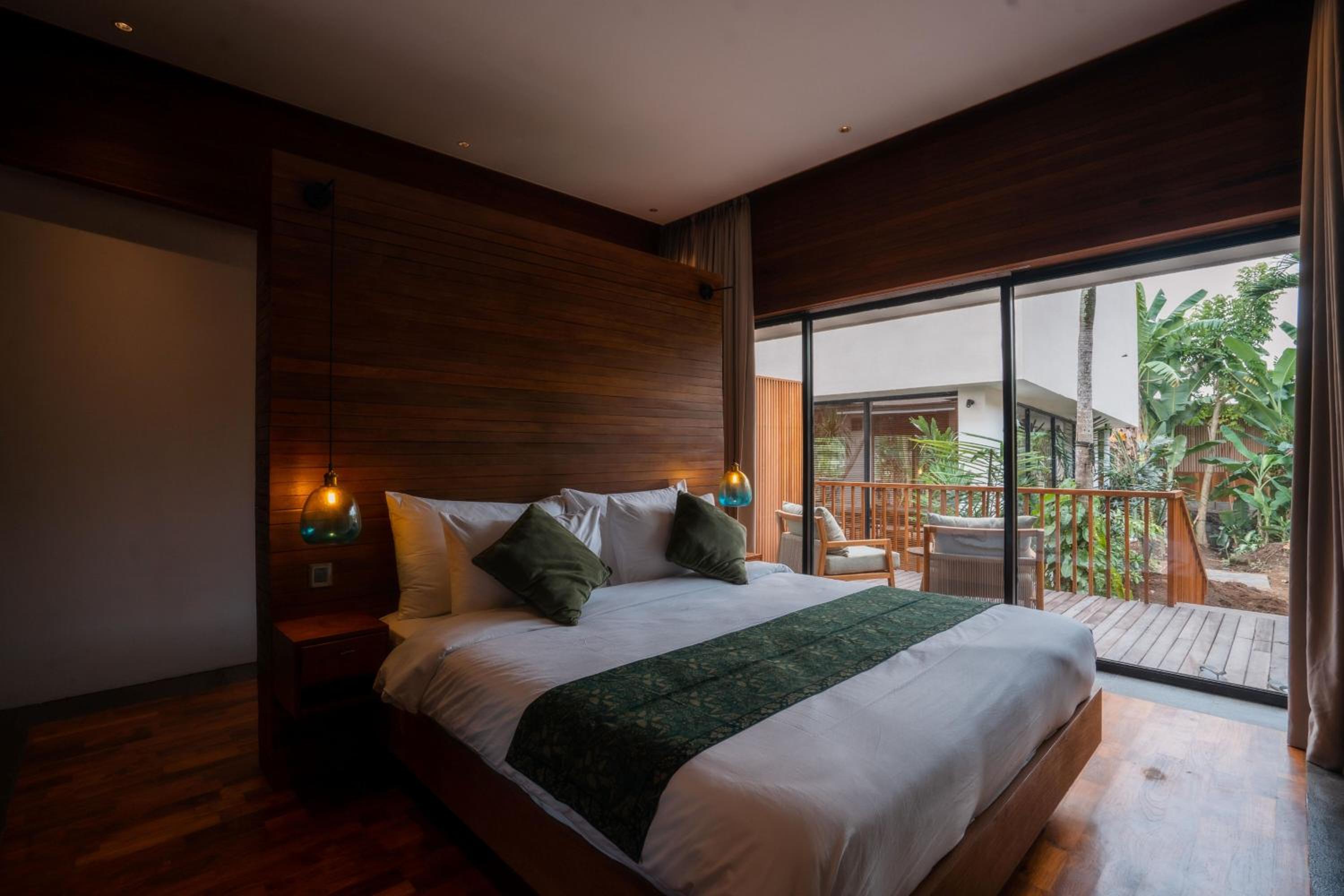 Master Room with Bathub
