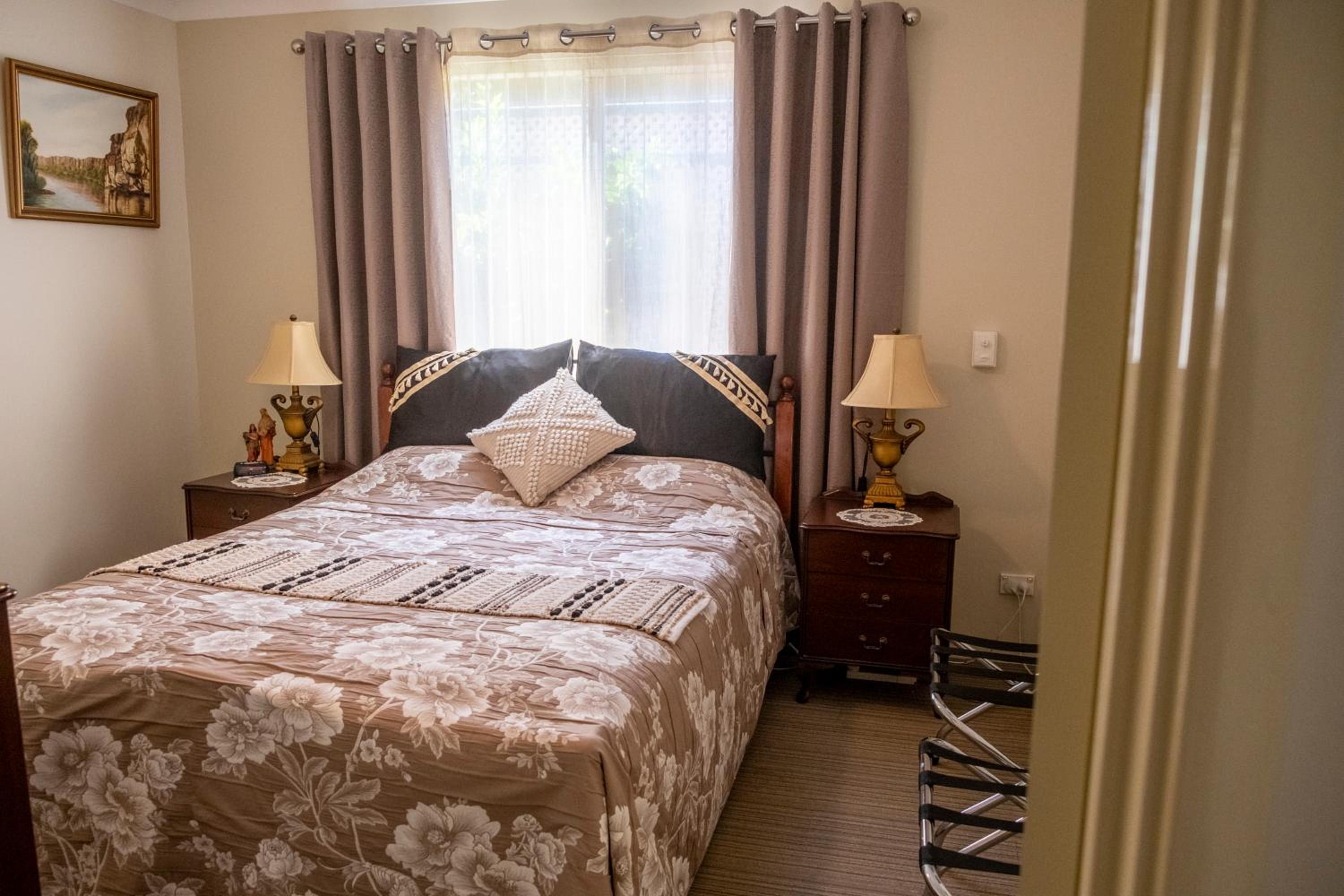 Deluxe Queen Suite