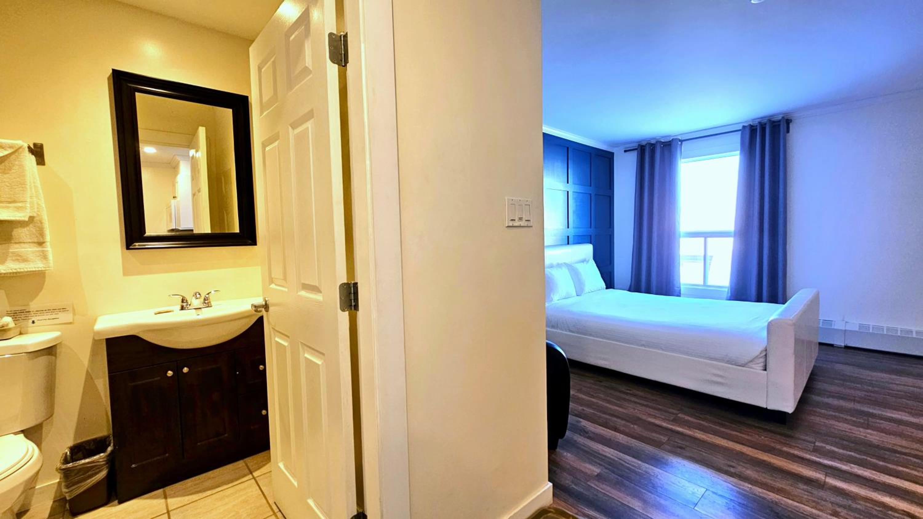 Queen Room with Kitchen
