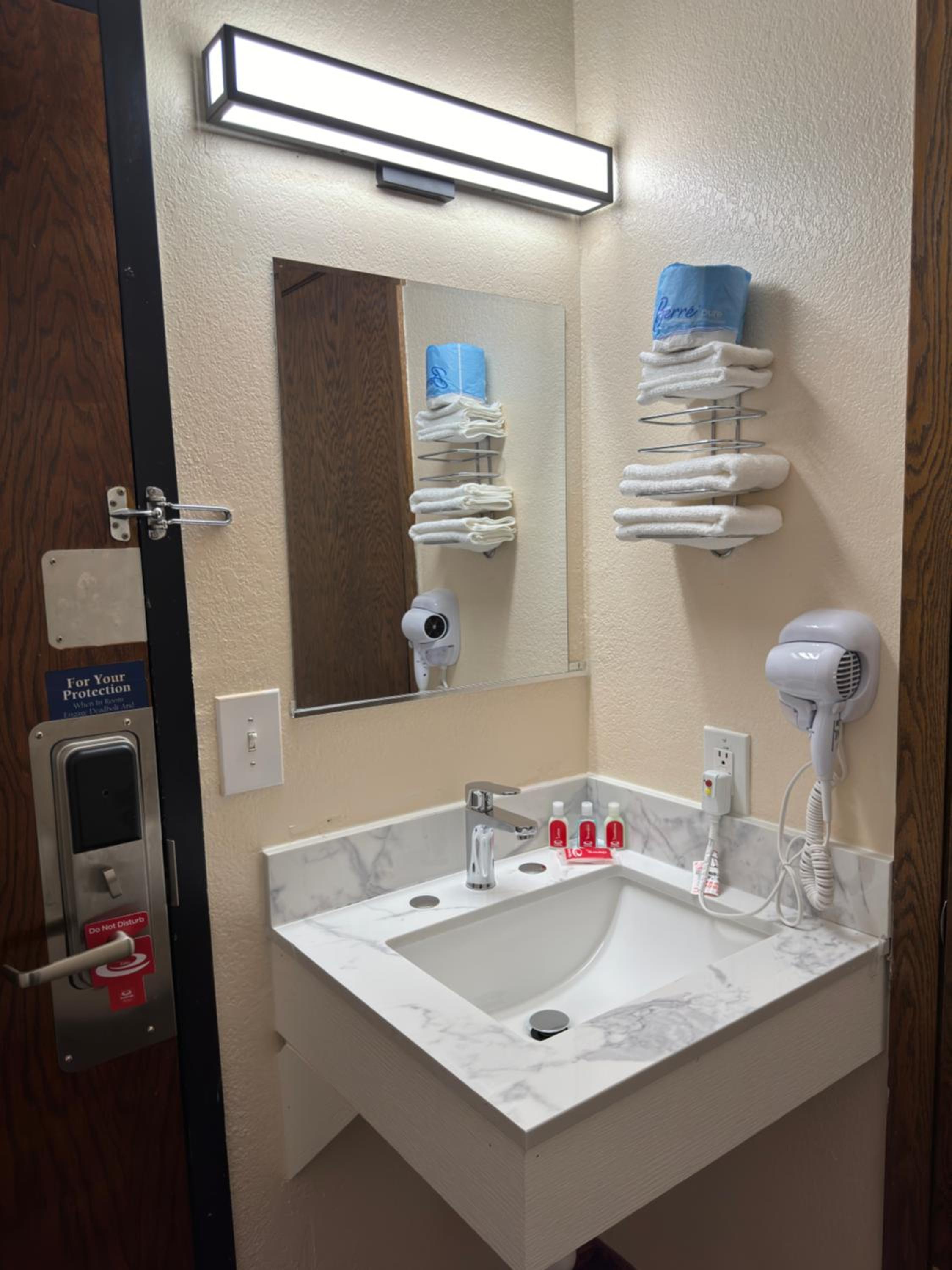 Queen Room - Disability Access/Non Smoking photo 2