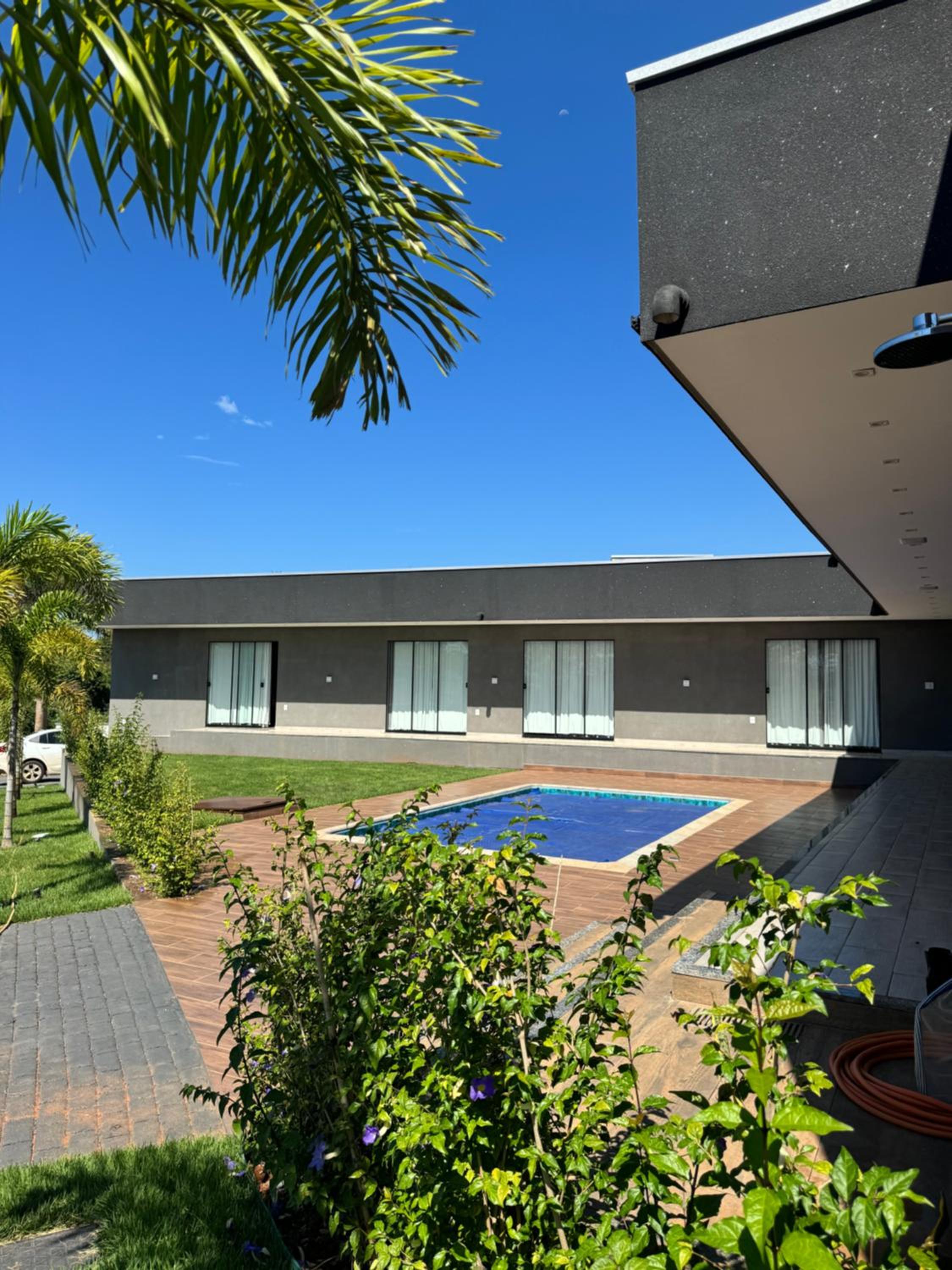 Five-Bedroom House photo 2