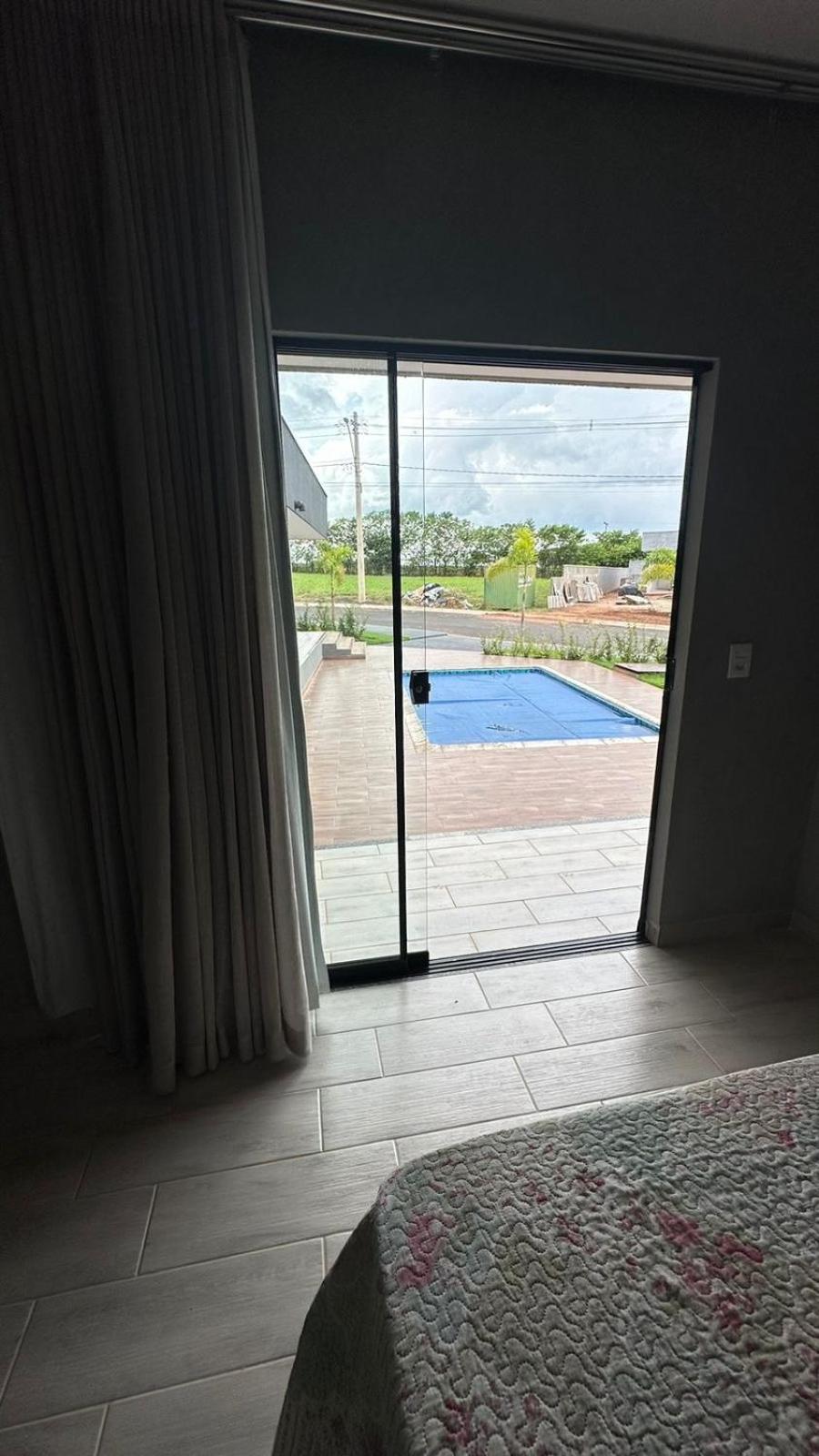 Five-Bedroom House photo 1