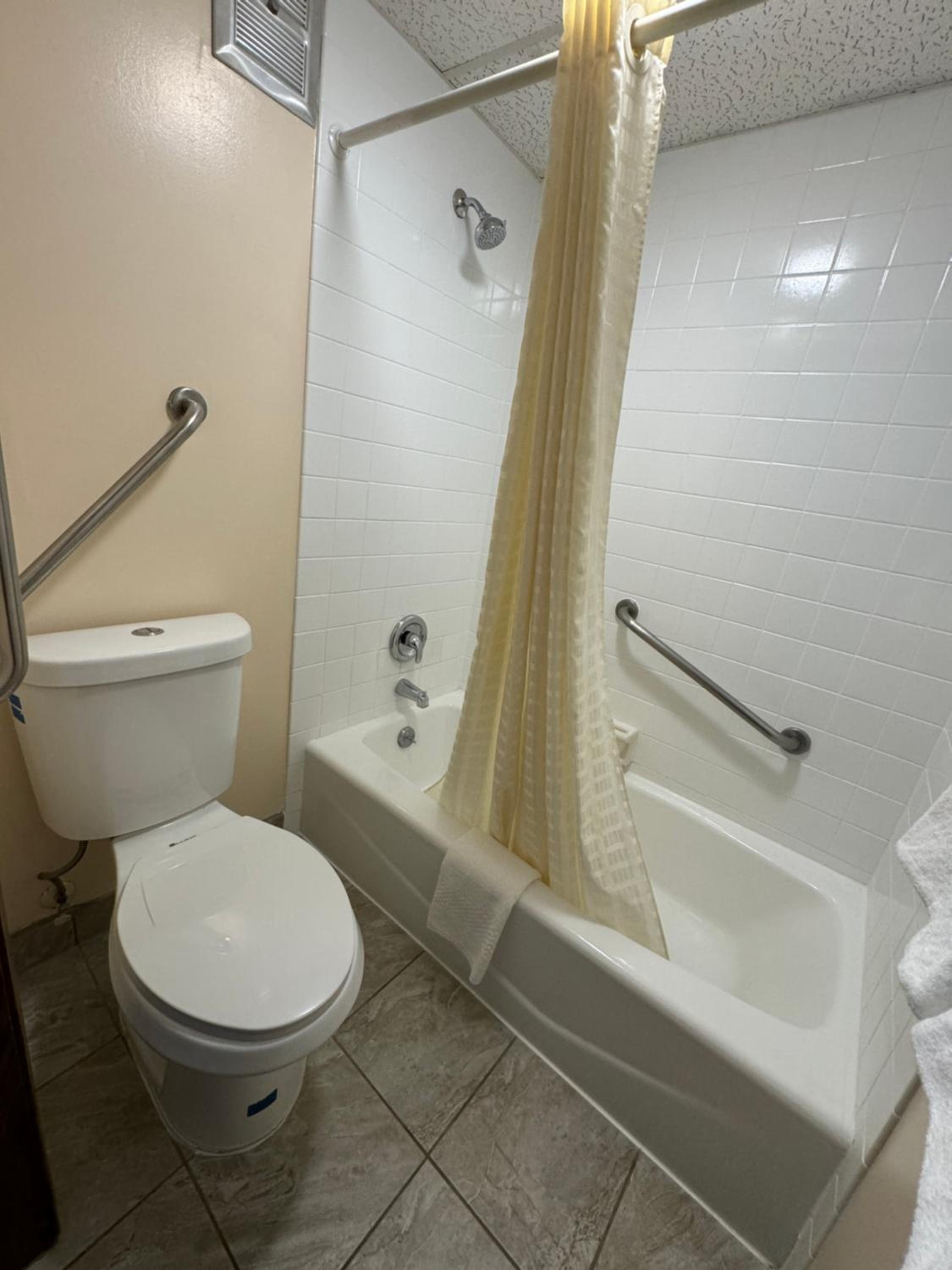 Quadruple Room with Two Queen Beds - Disability Access/Non Smoking photo 3