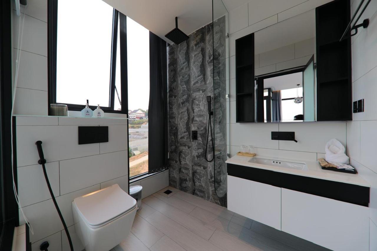 Deluxe King Room photo 3