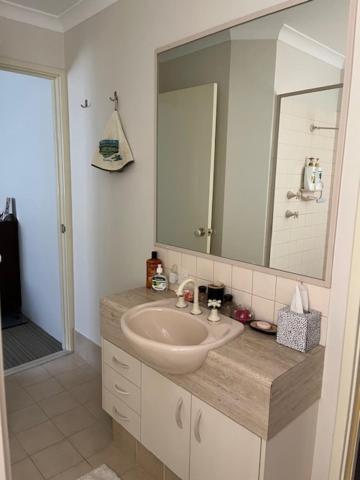Deluxe Queen Suite photo 2