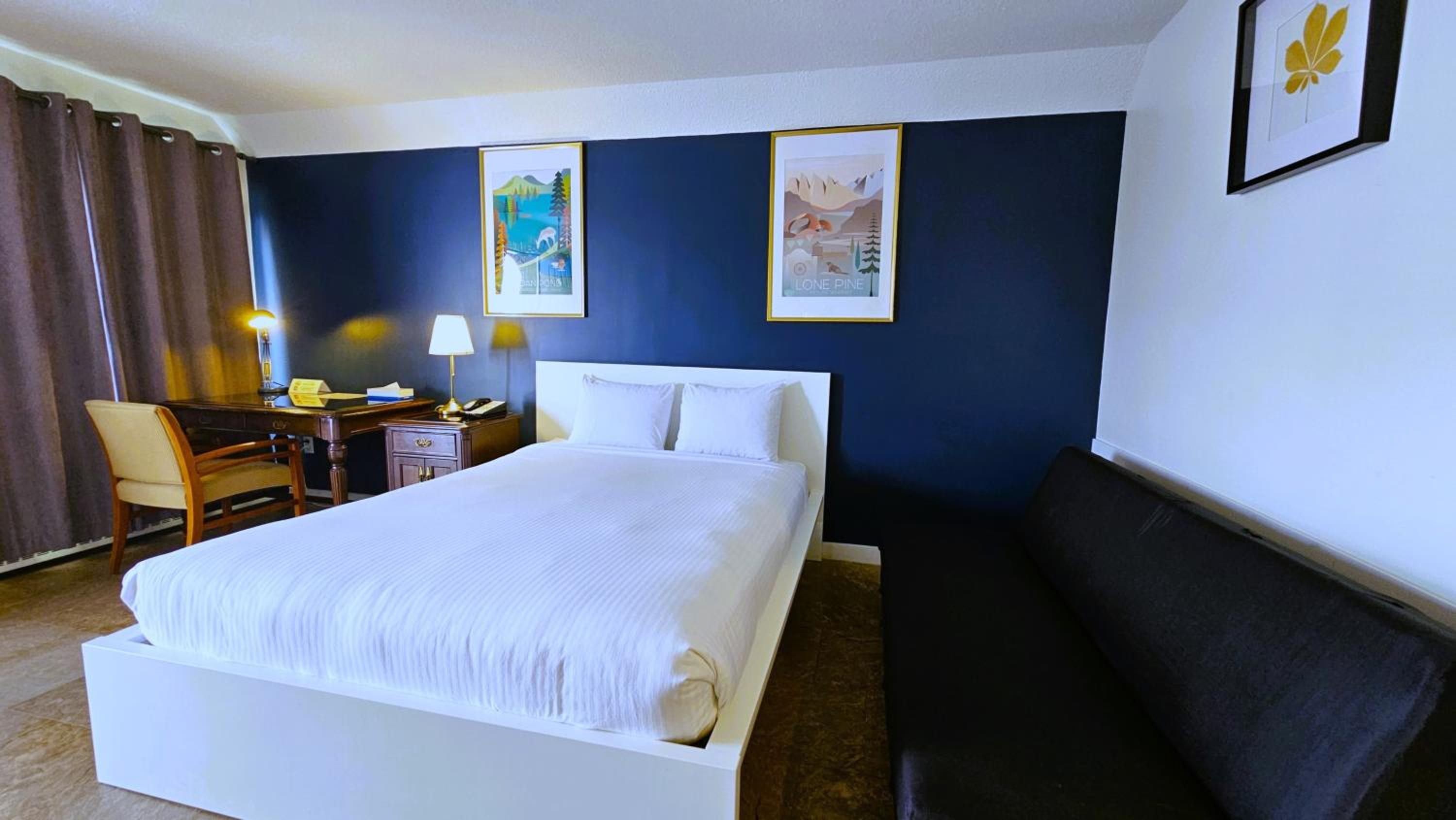 Queen Room photo 1