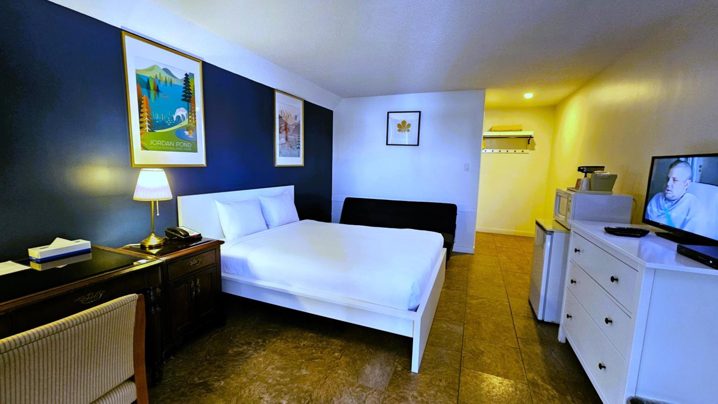 Queen Room (Pet-Friendly) photo 2
