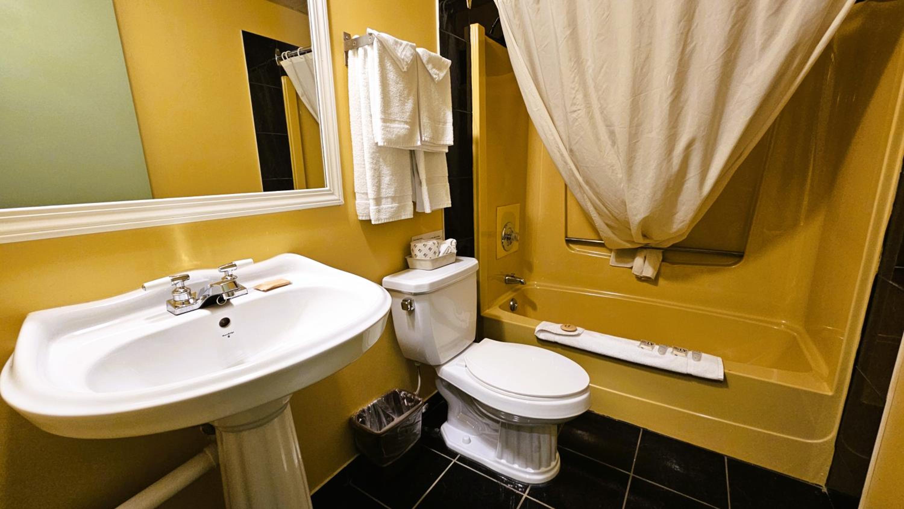 Economy Double Room photo 2