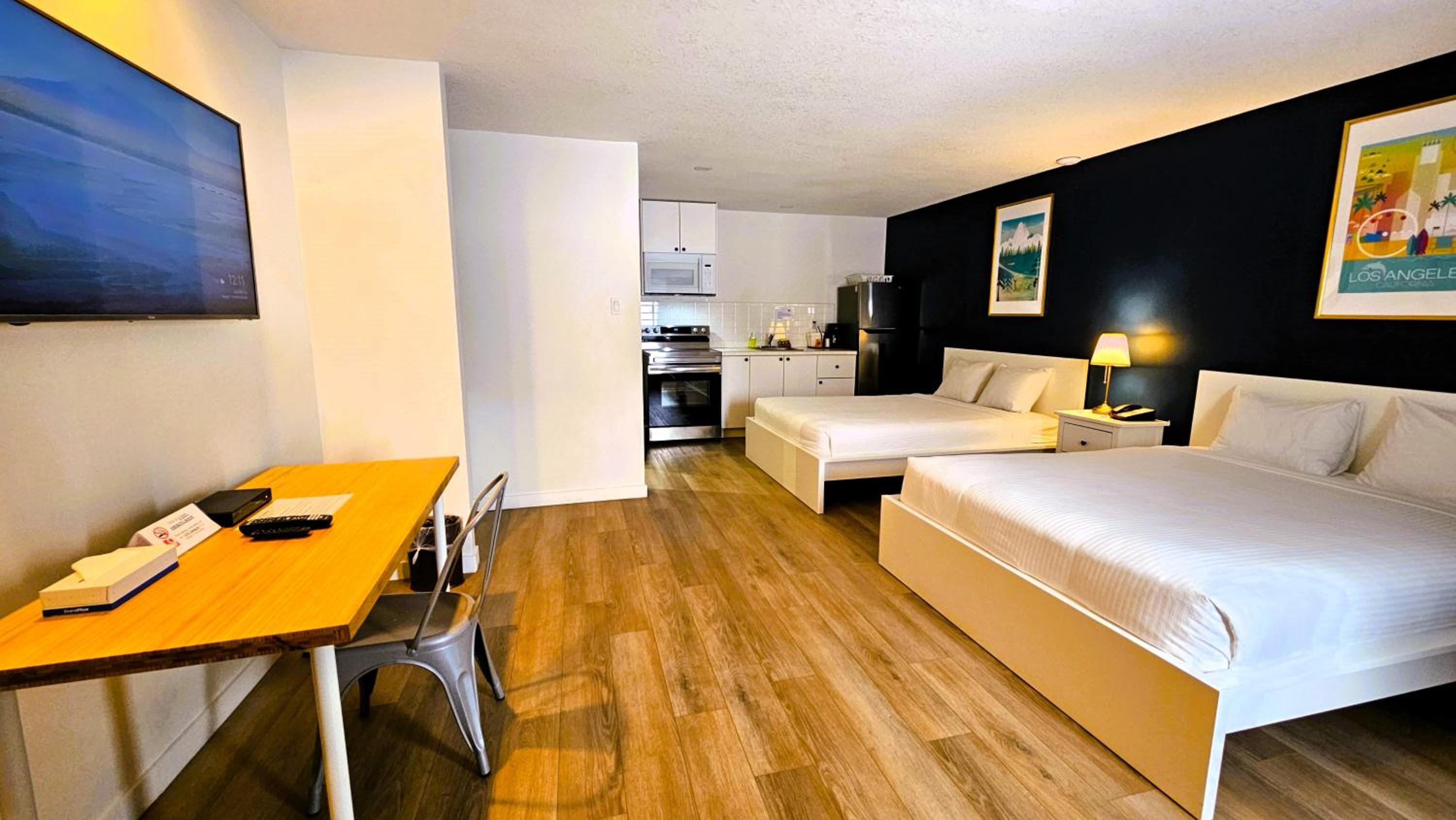 Standard Queen Room with Kitchen photo 1