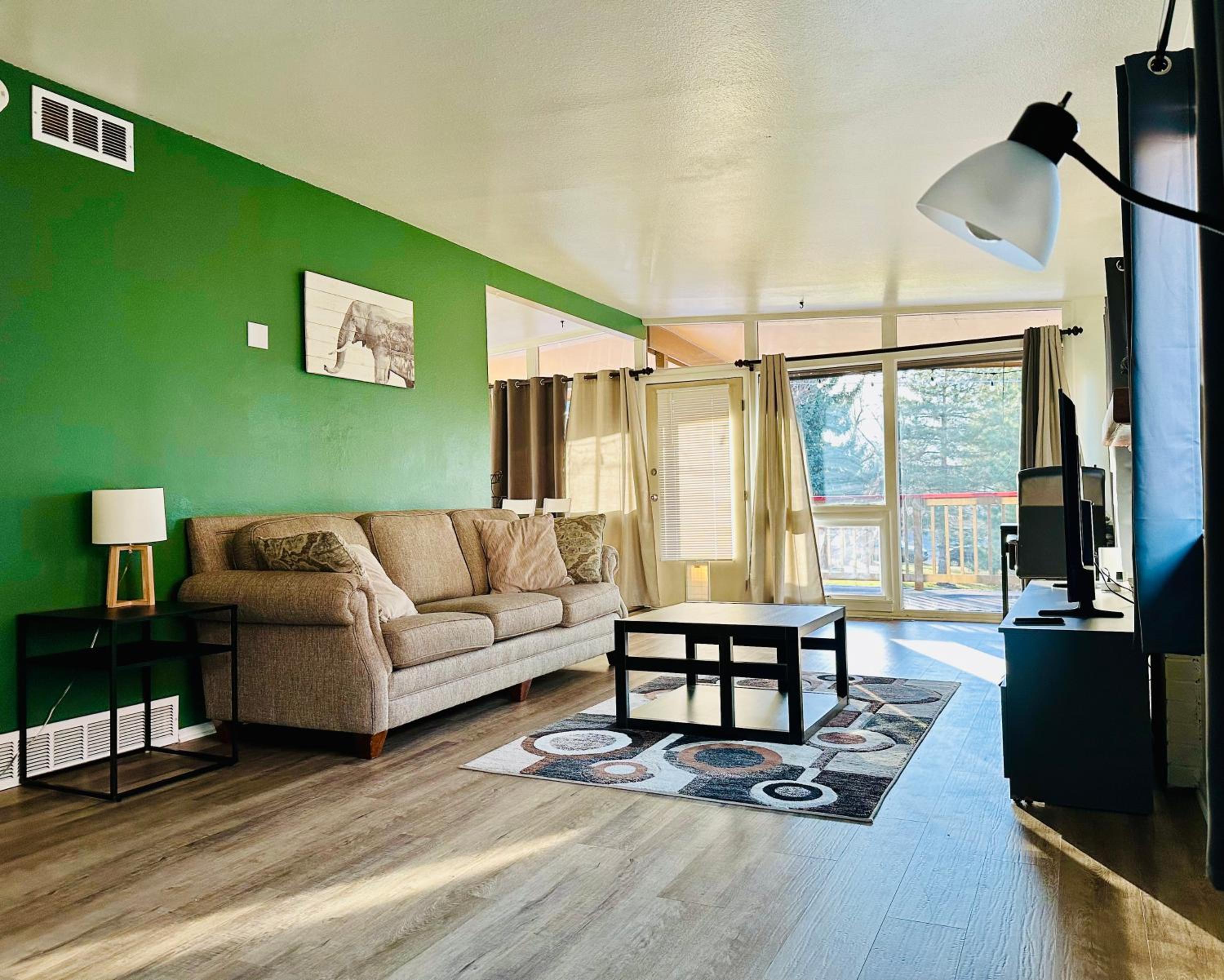 One-Bedroom Apartment photo 1