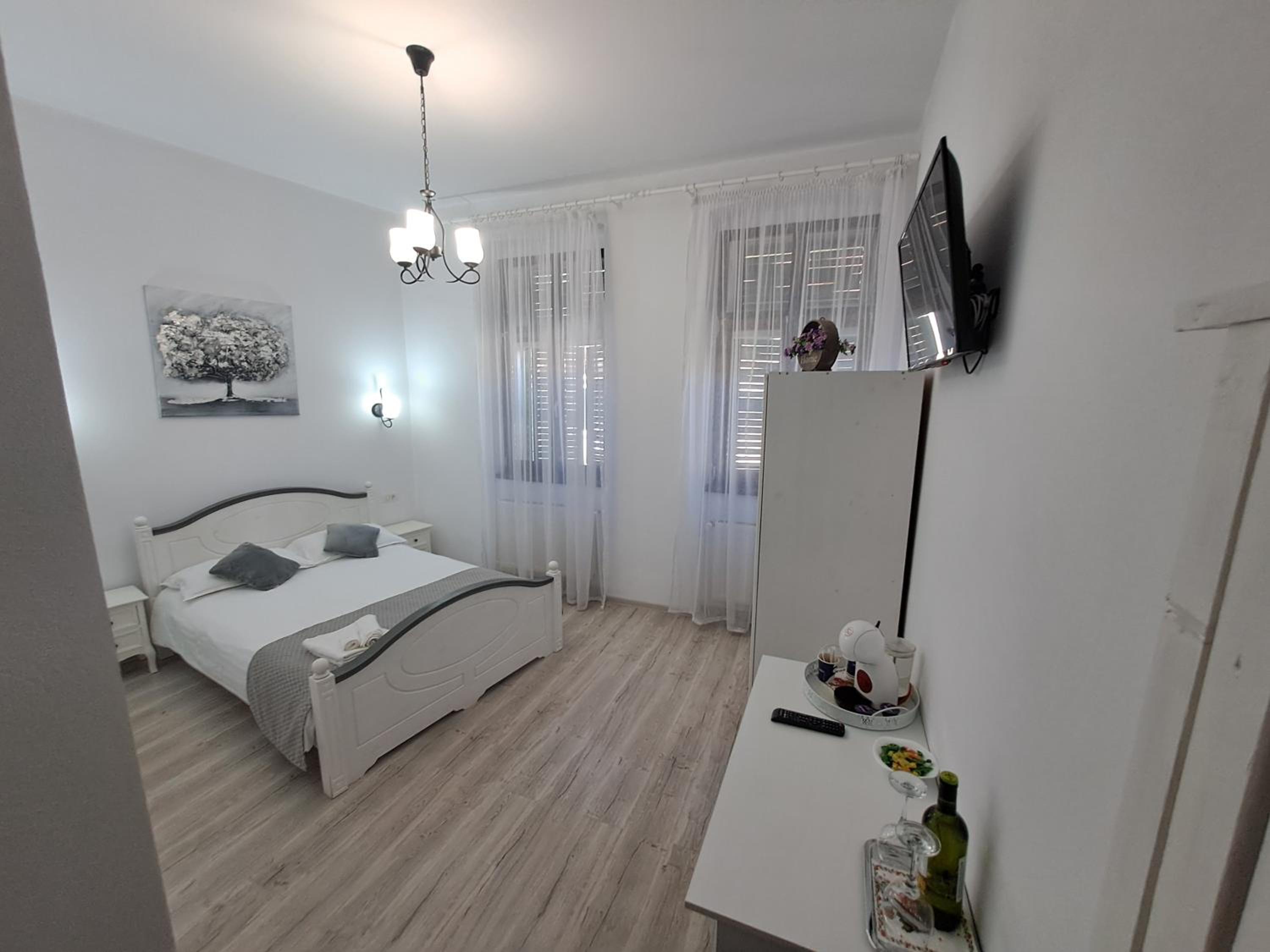Double Room - Photo 21