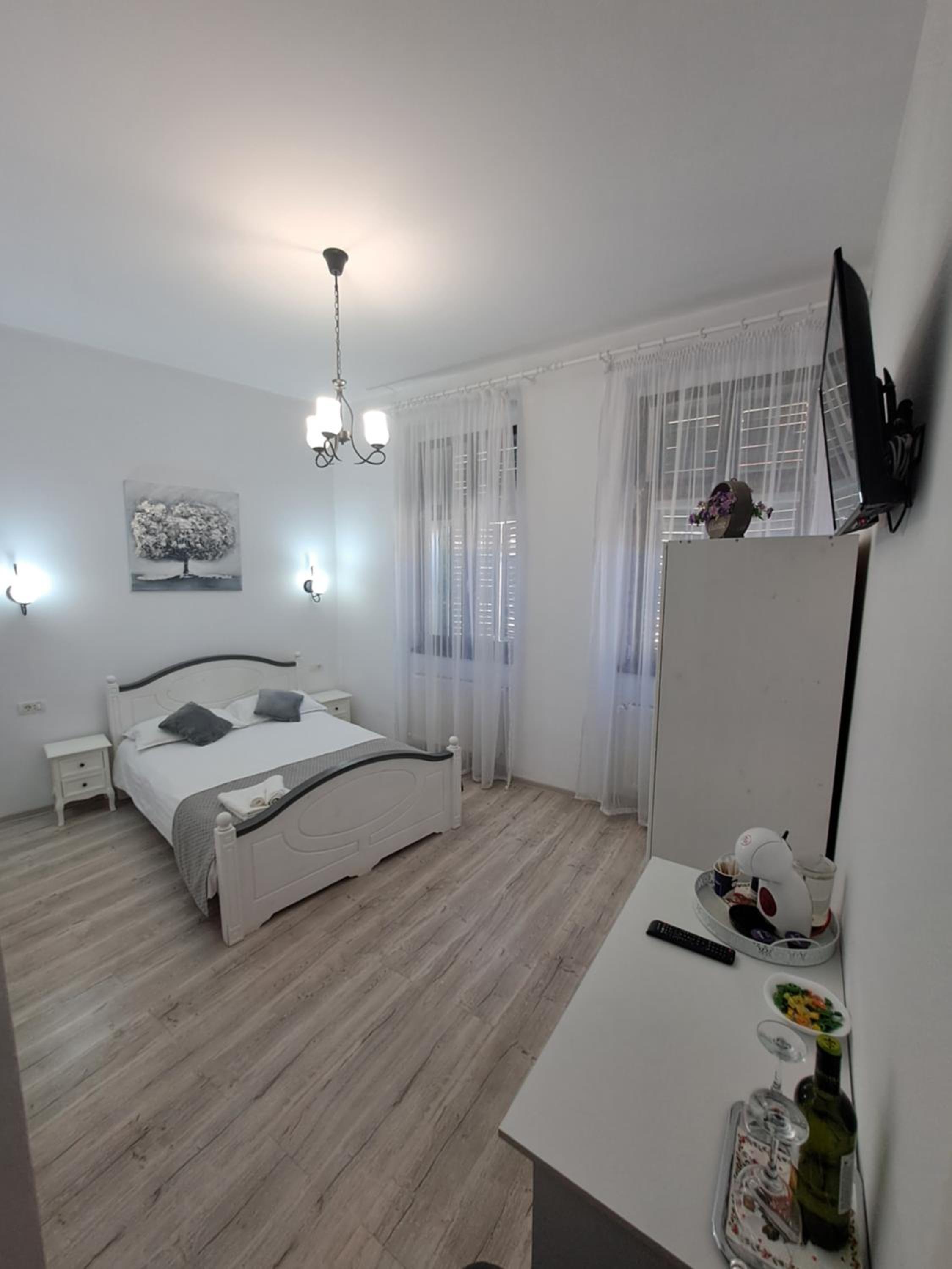 Double Room - Photo 24