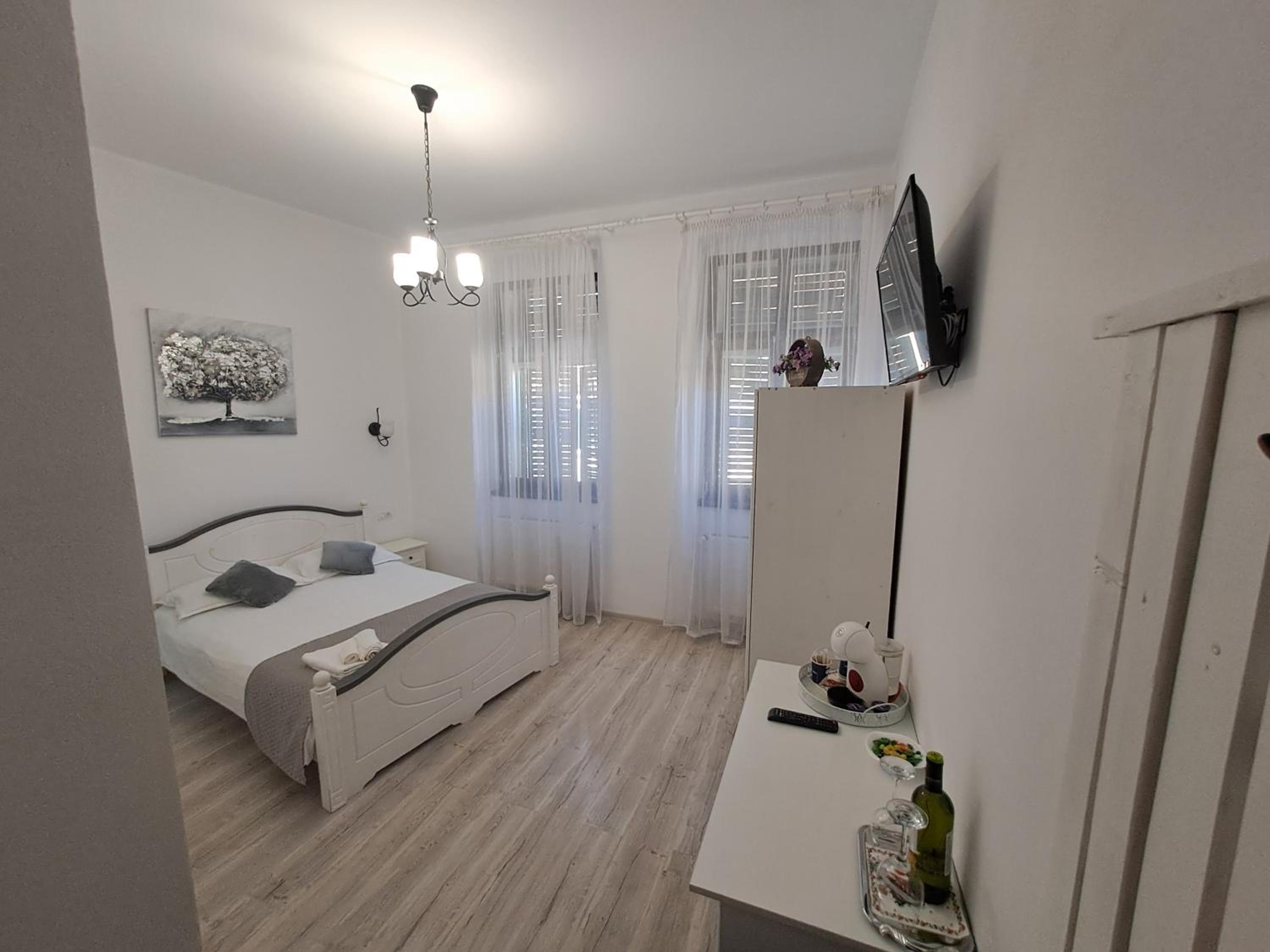 Double Room - Photo 27