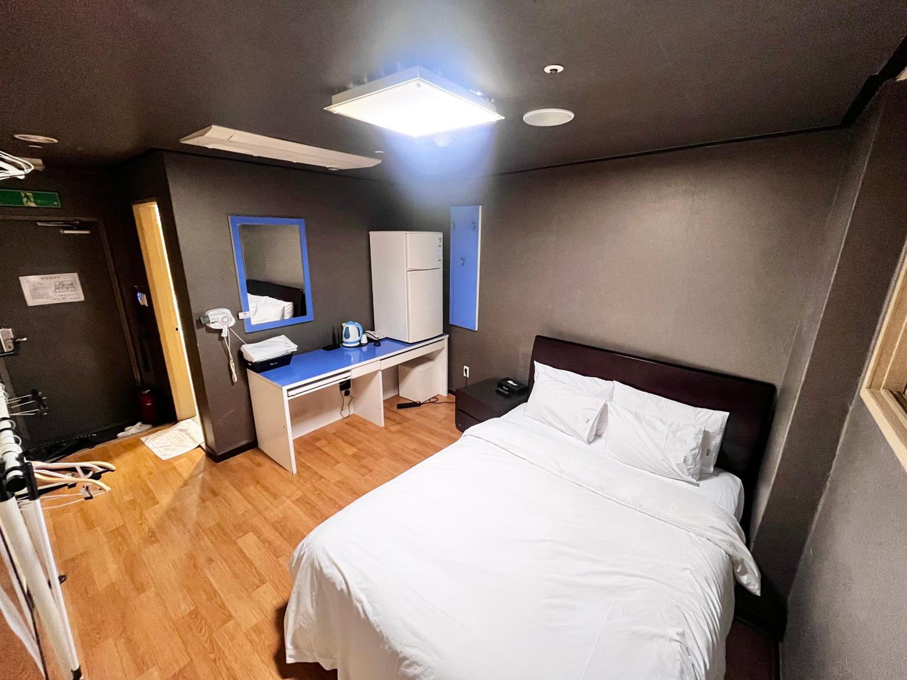 Double Room - Private Bathroom - Photo 1