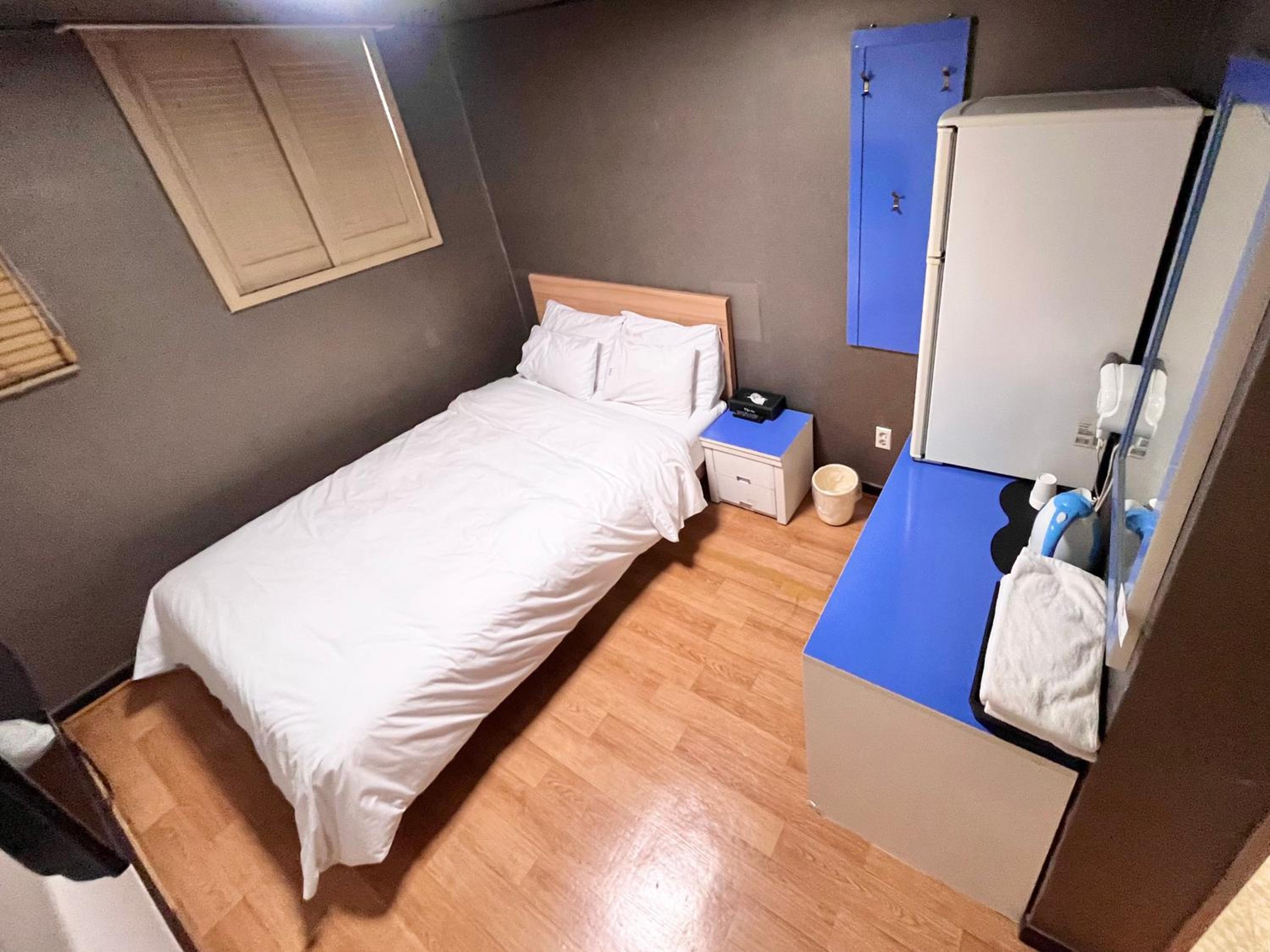 Double Room - Private Bathroom - Photo 7
