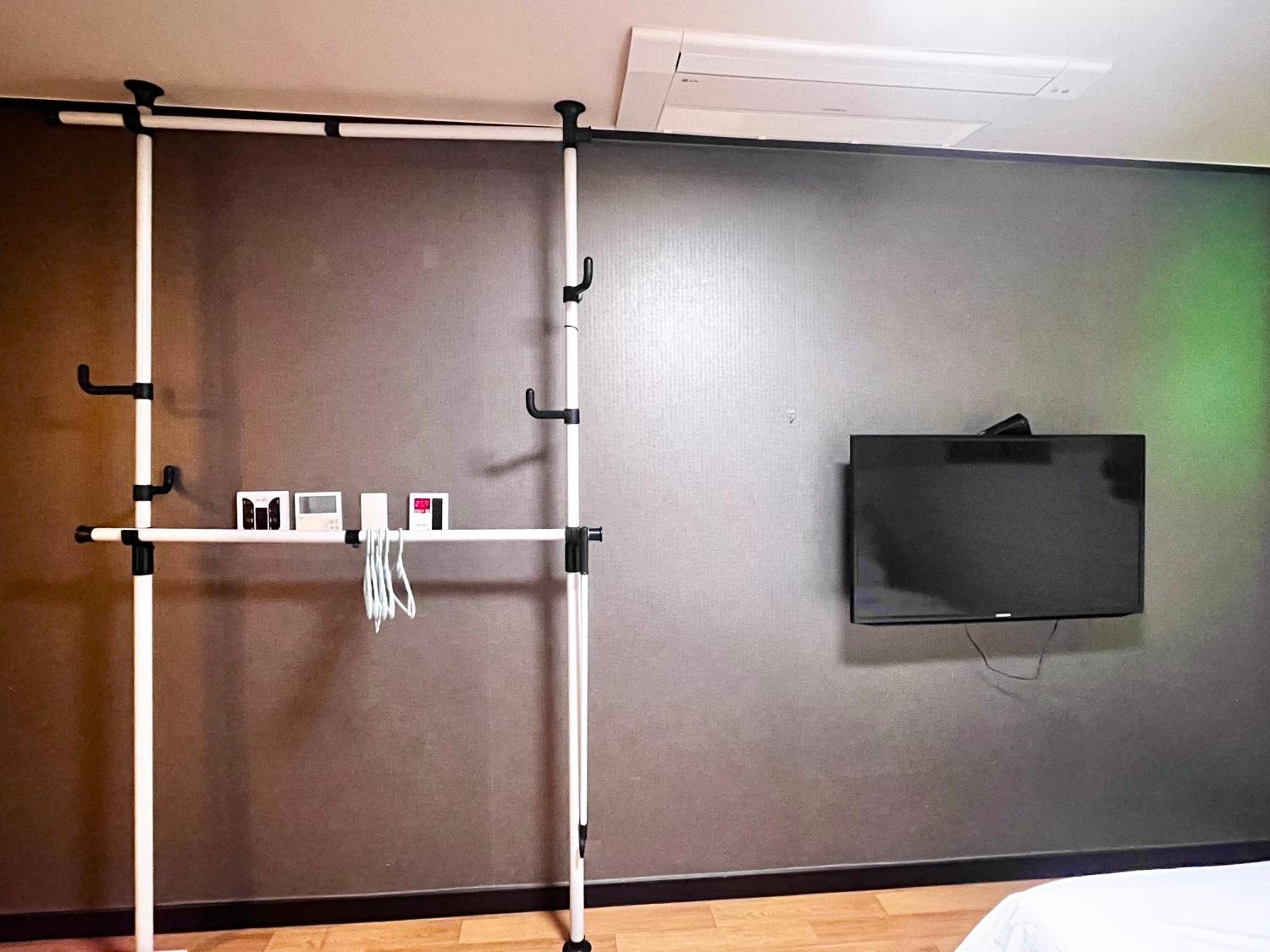 Double Room - Private Bathroom - Photo 6