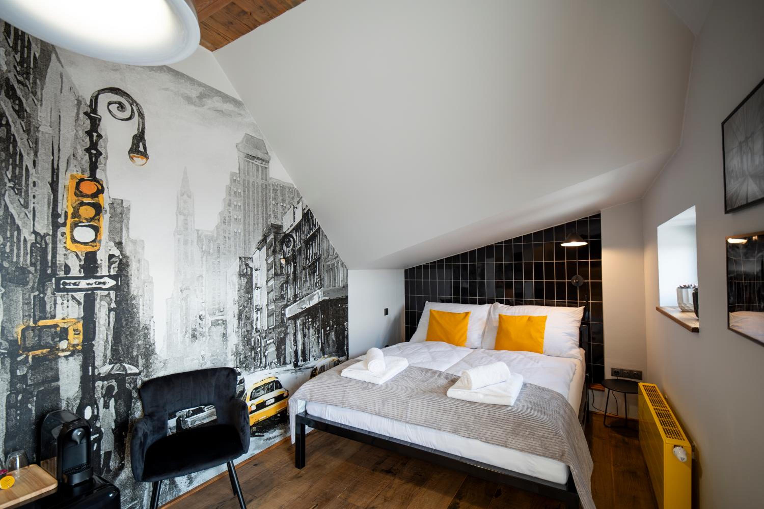 Deluxe Double Room with Balcony photo 3