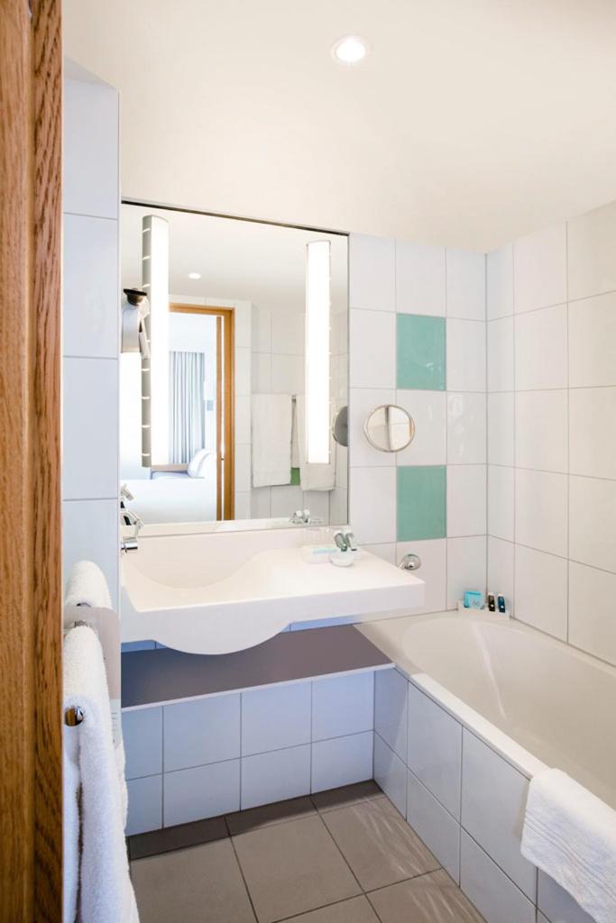 Standard Twin Room - Photo 4