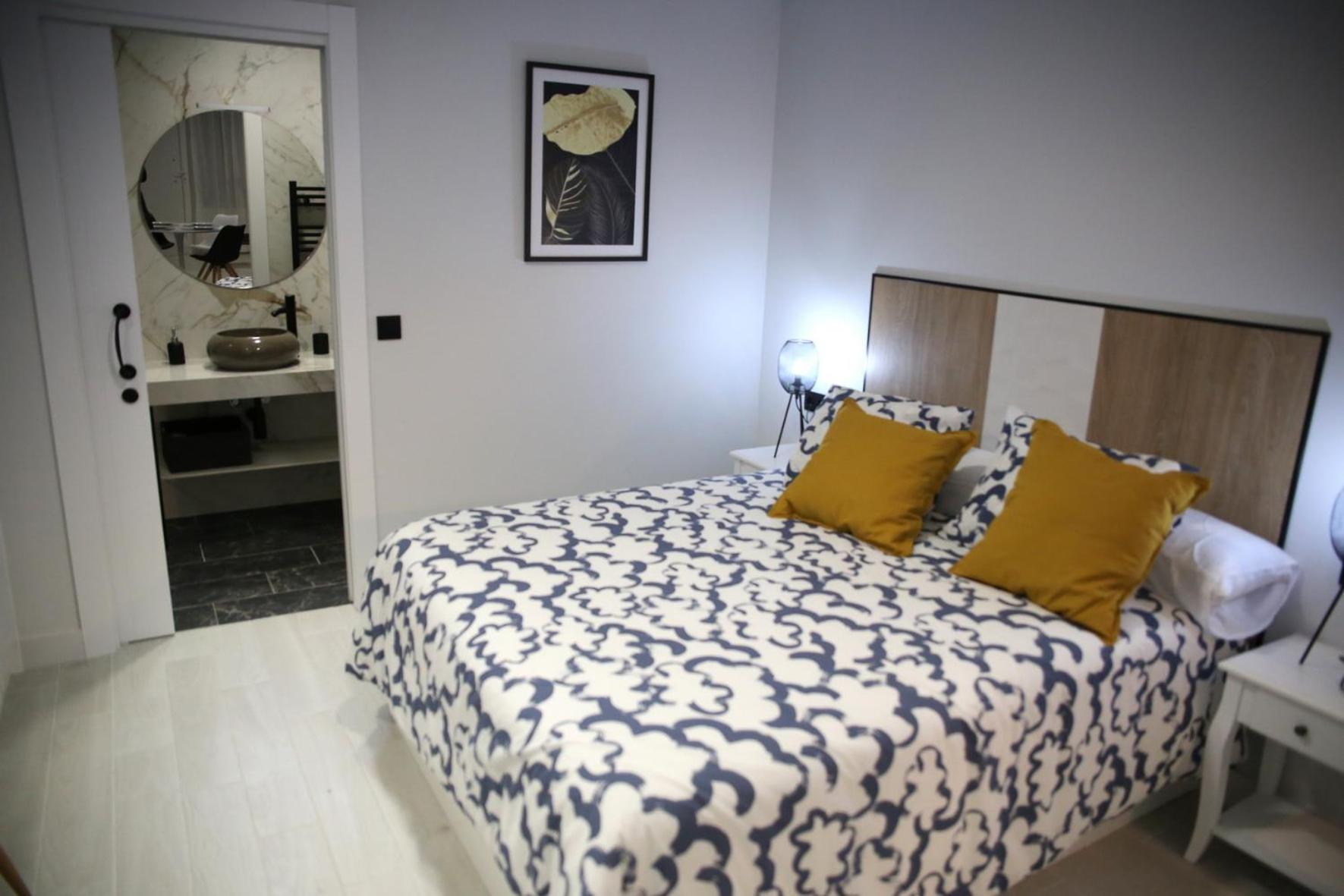 One-Bedroom Apartment photo 2