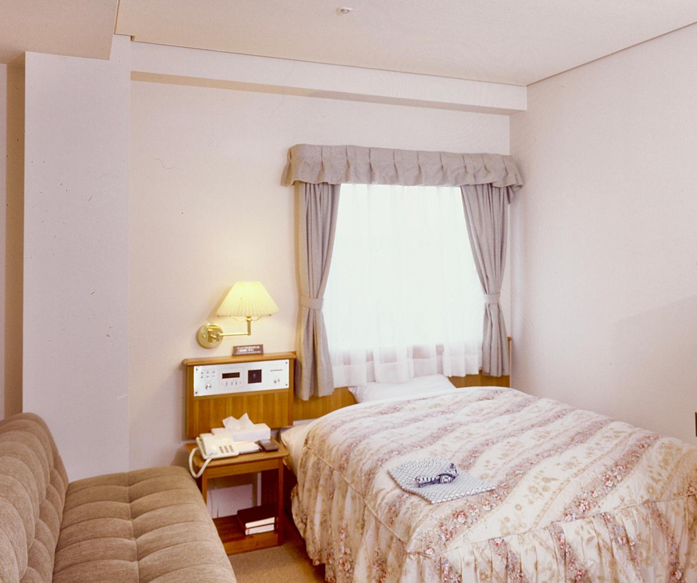 Single Room 5 - Smoking photo 2