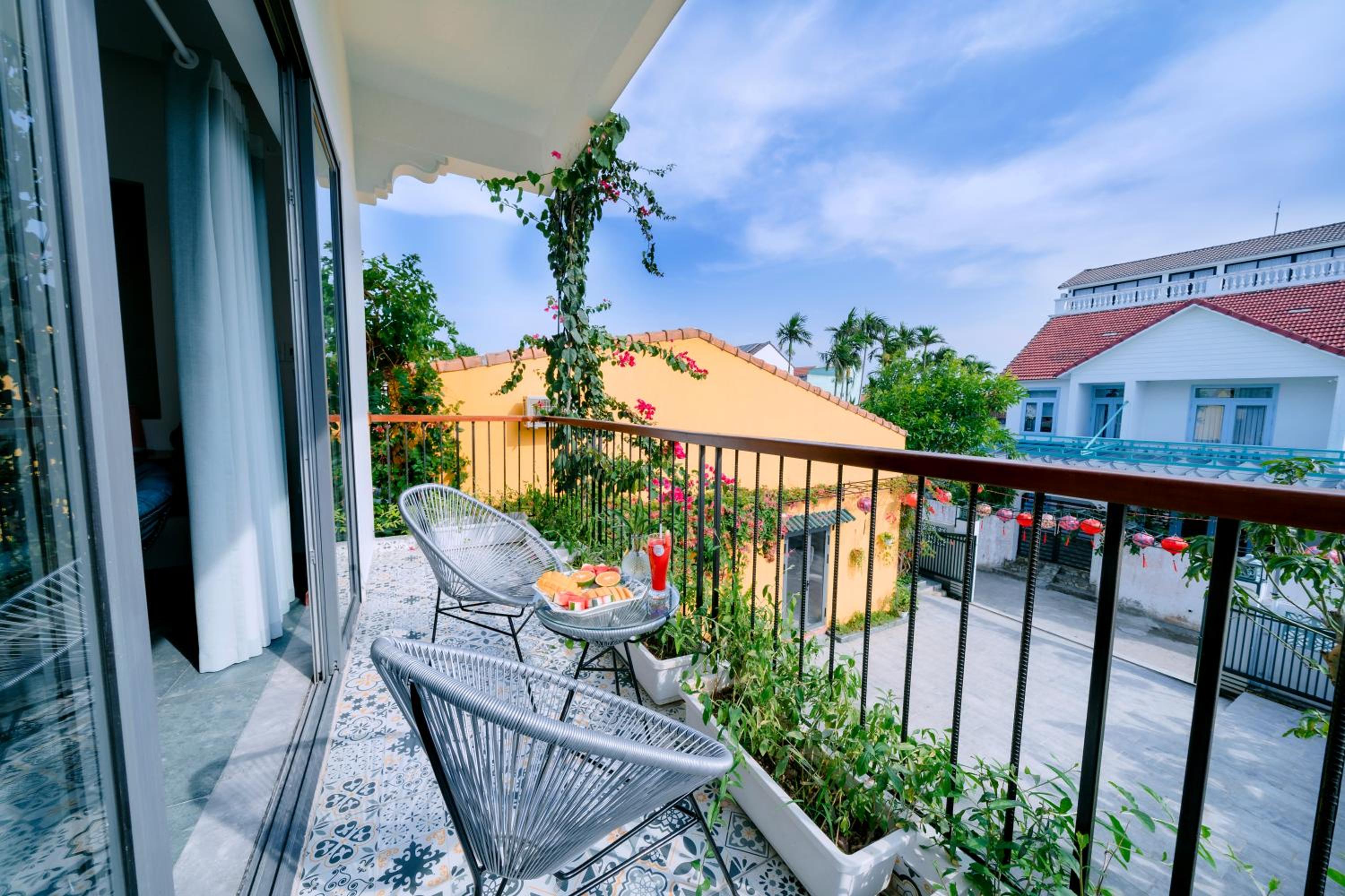 Superior Room Balcony with Garden View - Photo 4