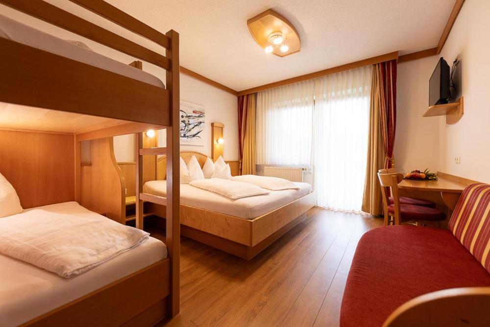 Quadruple Room - Photo 7
