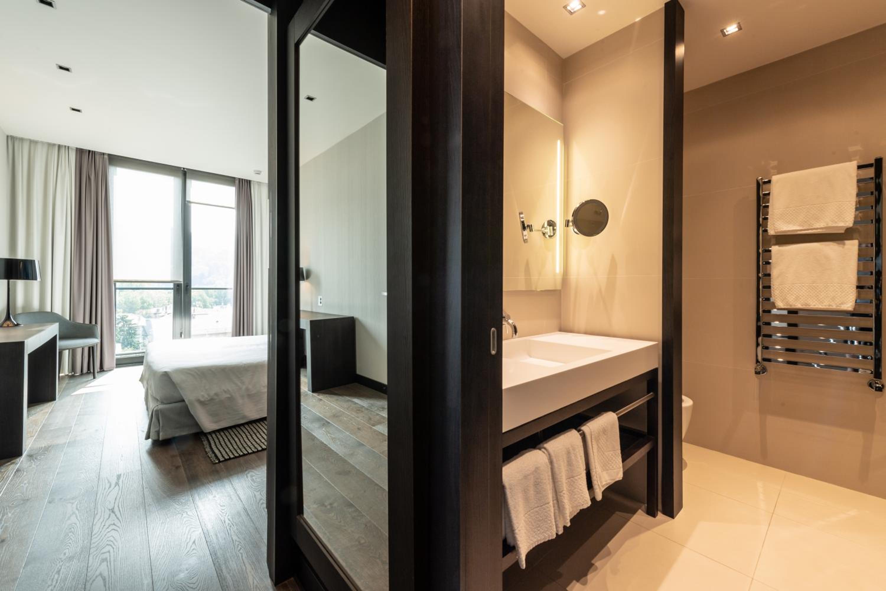 Deluxe Suite - Photo 8