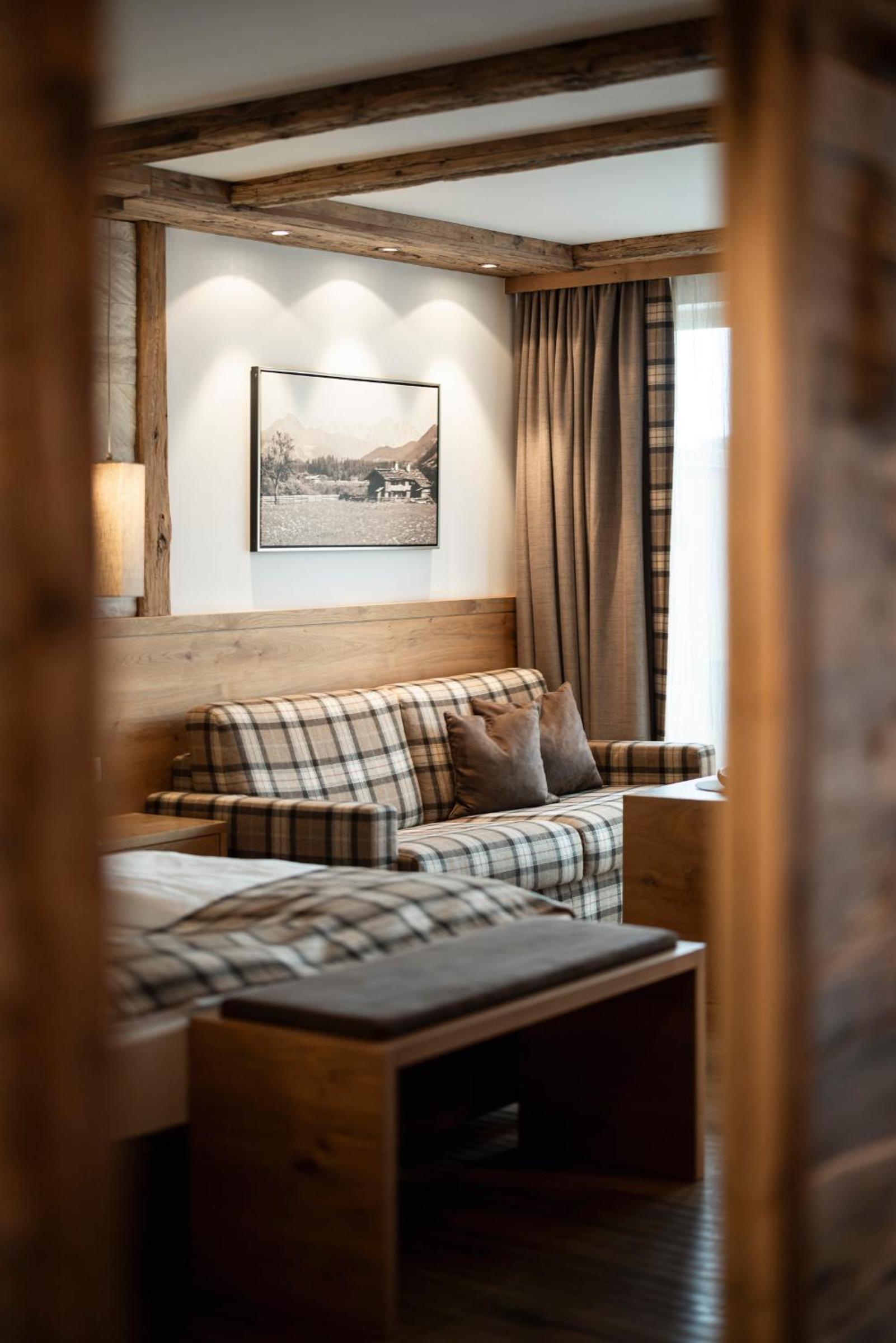 Suite with Balcony and Garden View photo 2
