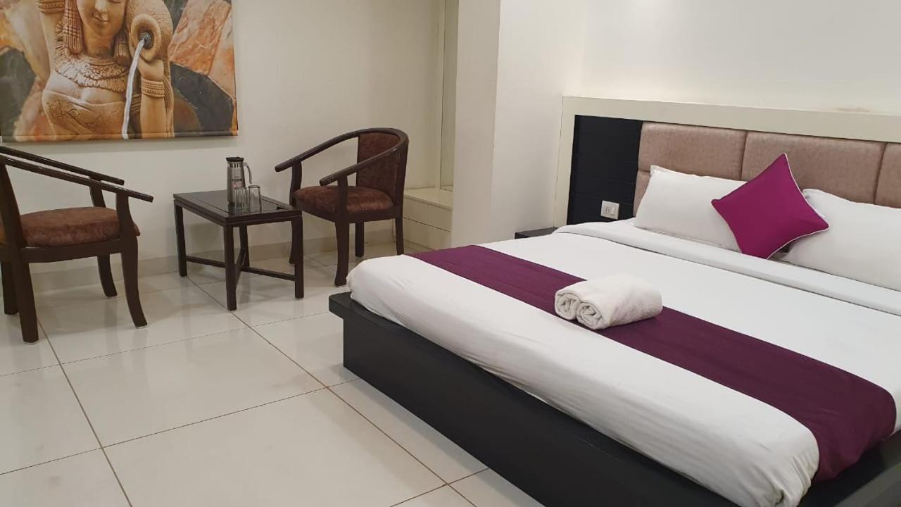 Deluxe King Room photo 2