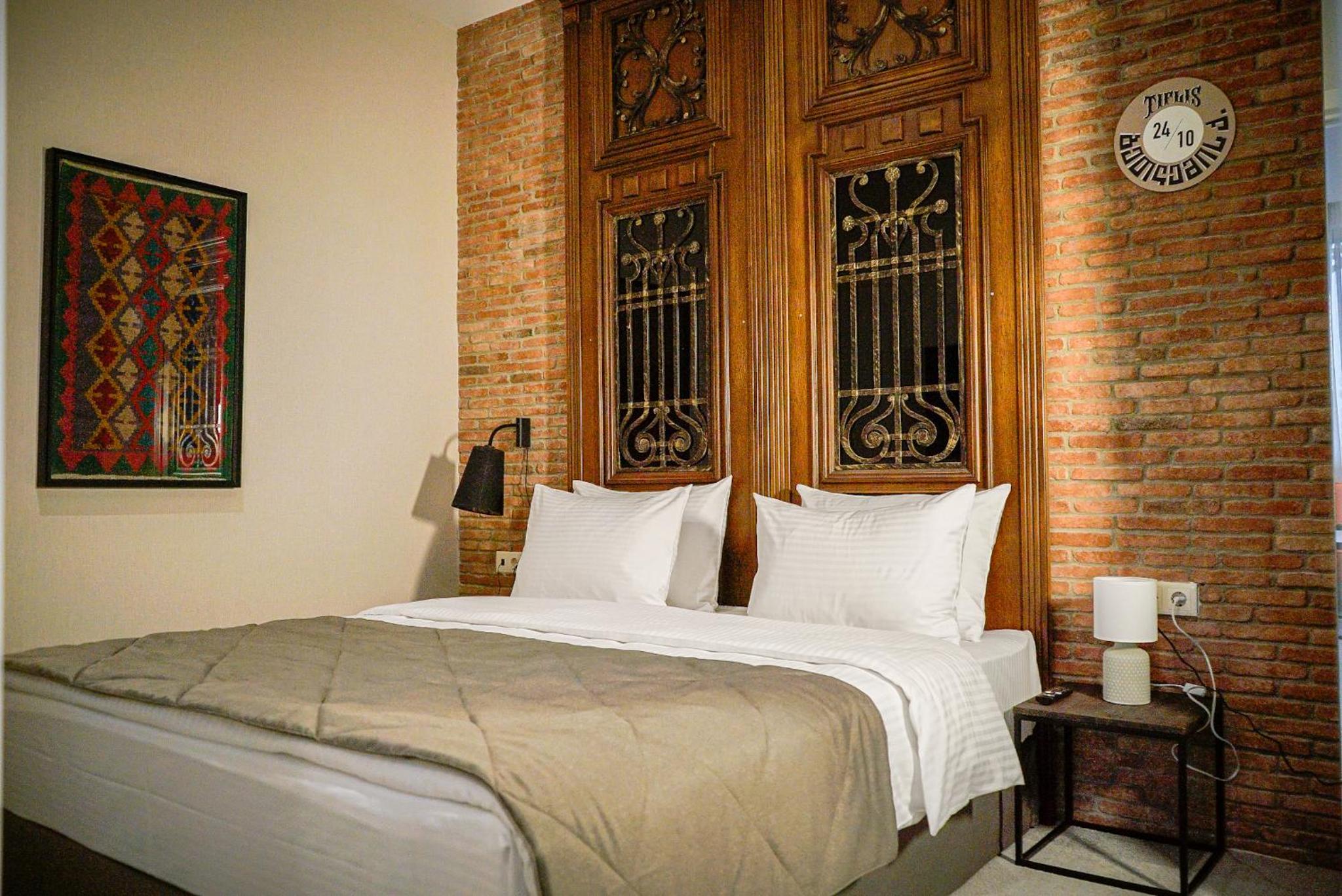 Deluxe King Suite