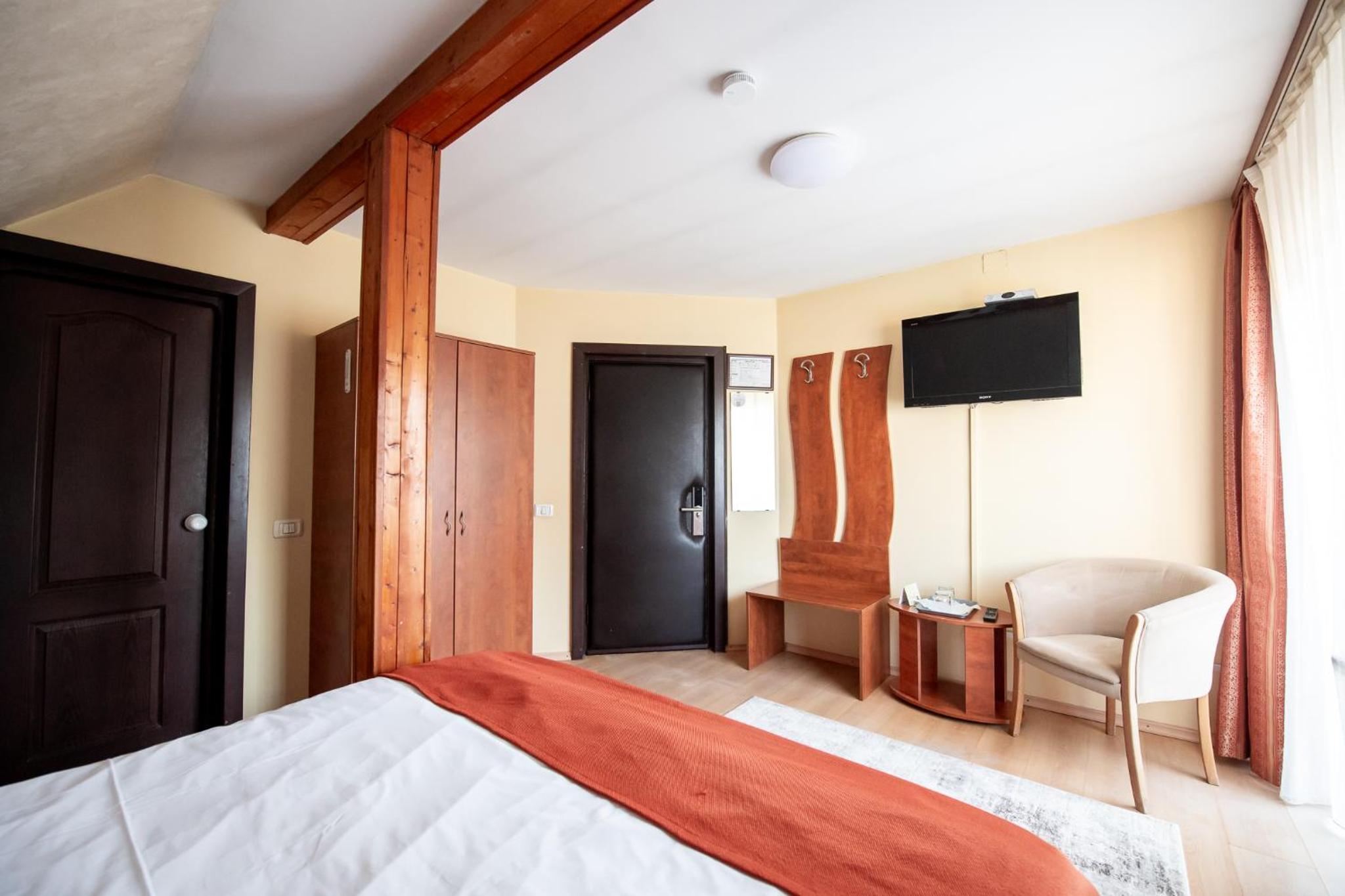 Standard Double Room - Photo 4