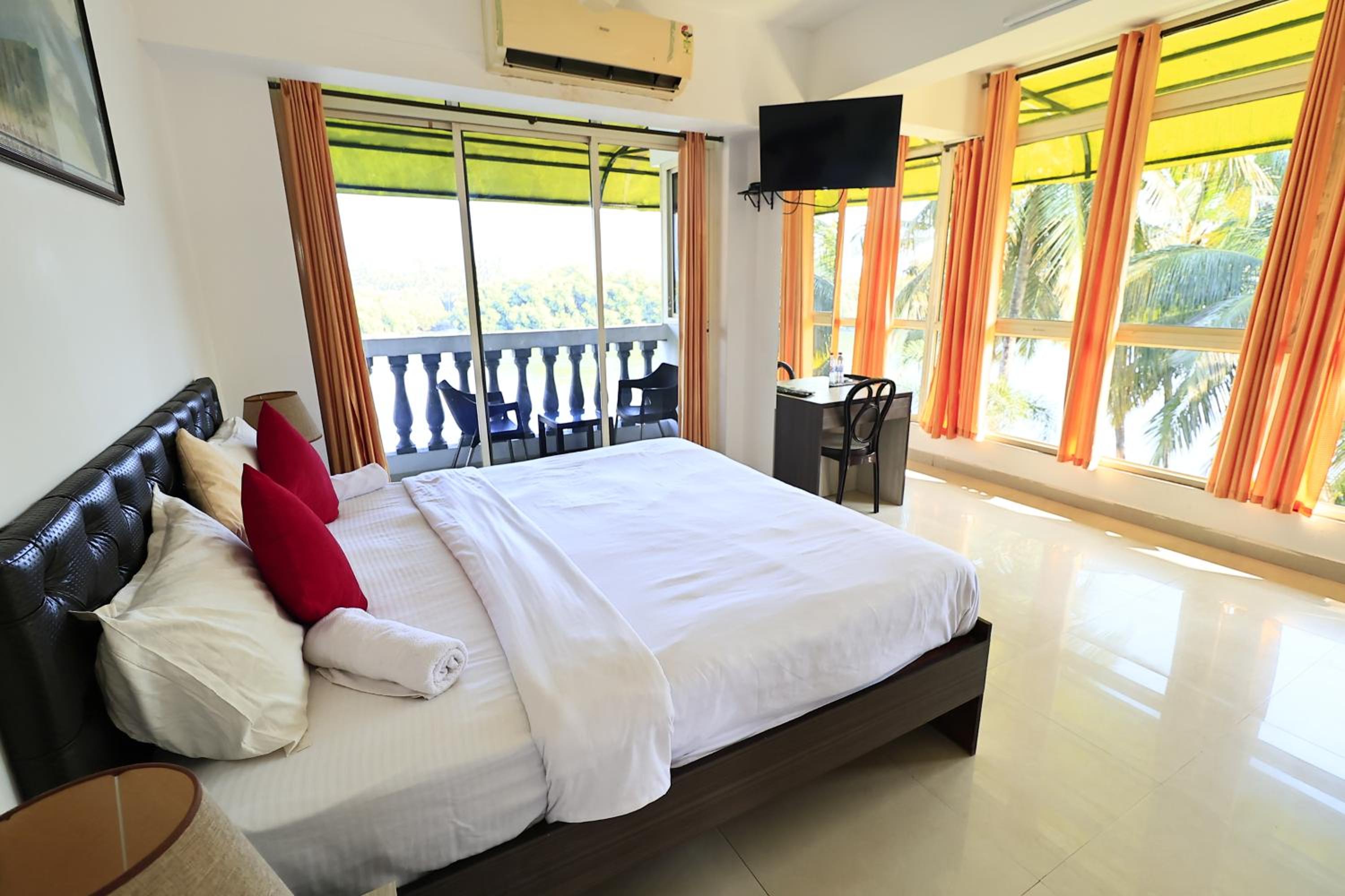 Deluxe Room - Photo 6