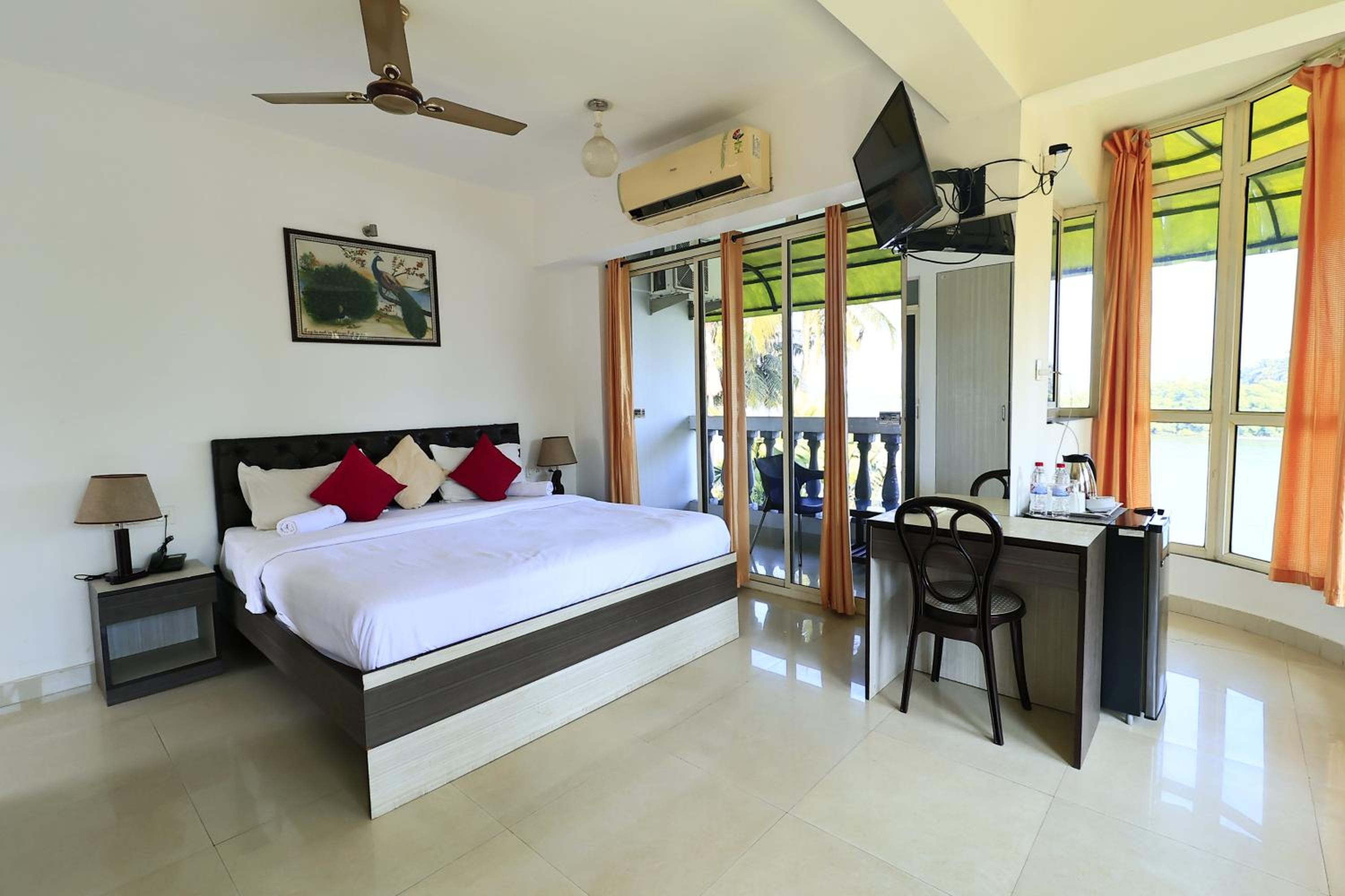 Deluxe Room - Photo 7
