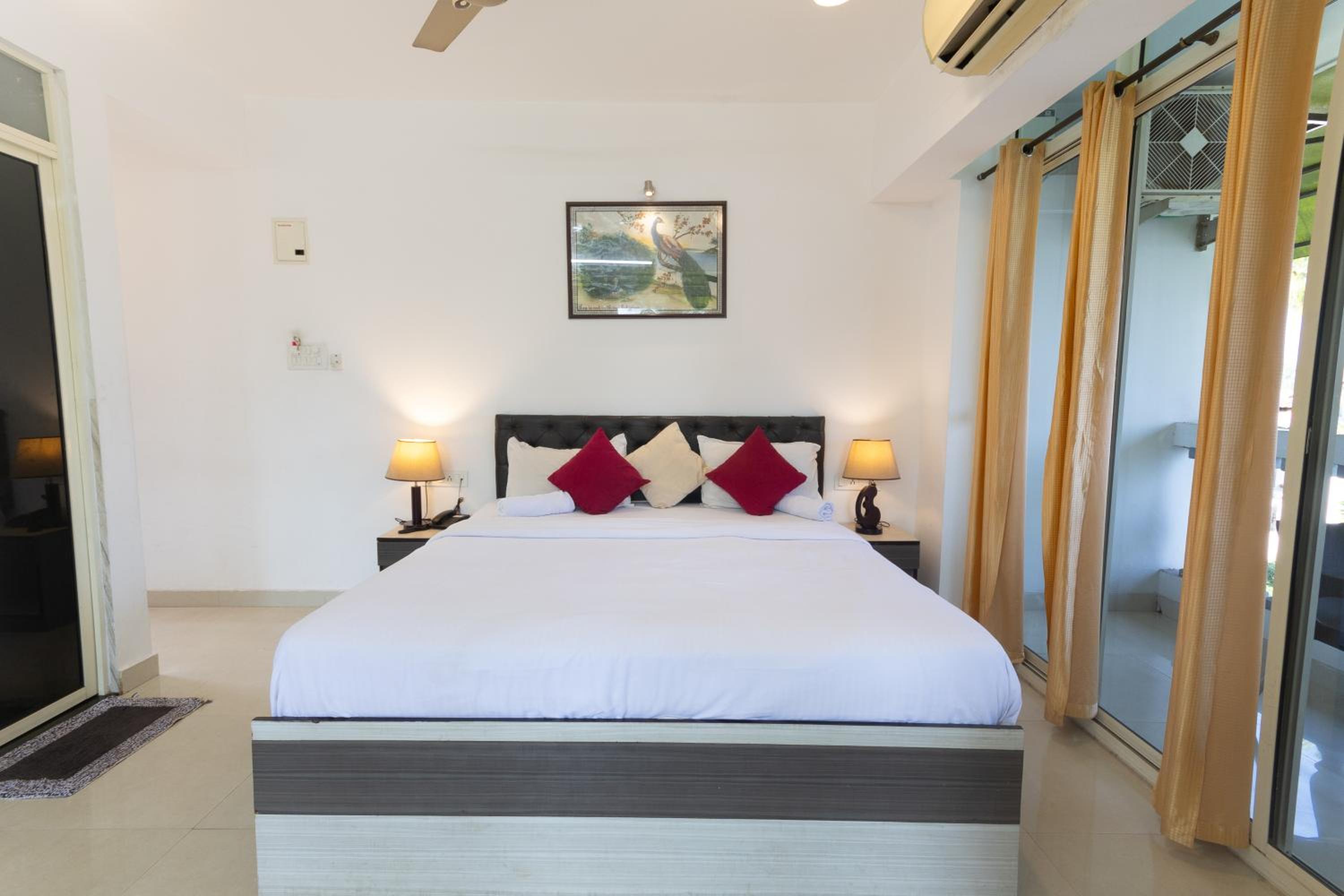 Deluxe Room - Photo 3