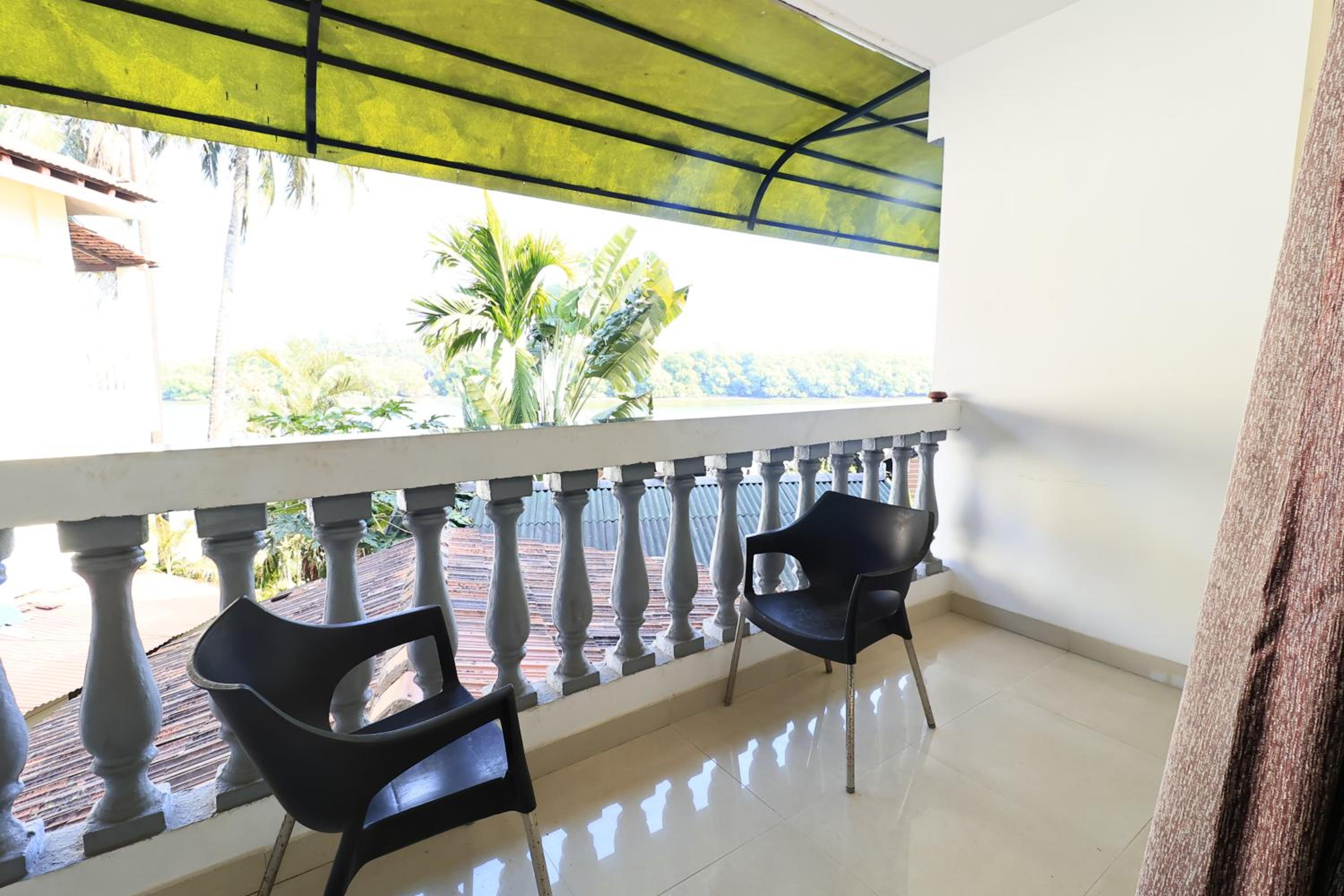 Suite with River View - Photo 11