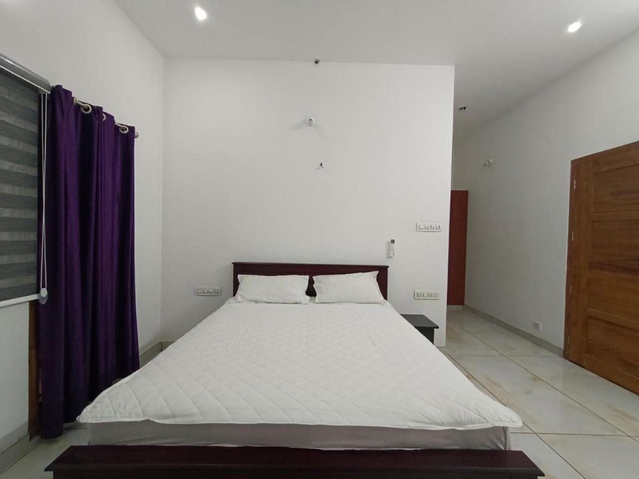 Deluxe Double Room (2 Adults + 1 Child) photo 3
