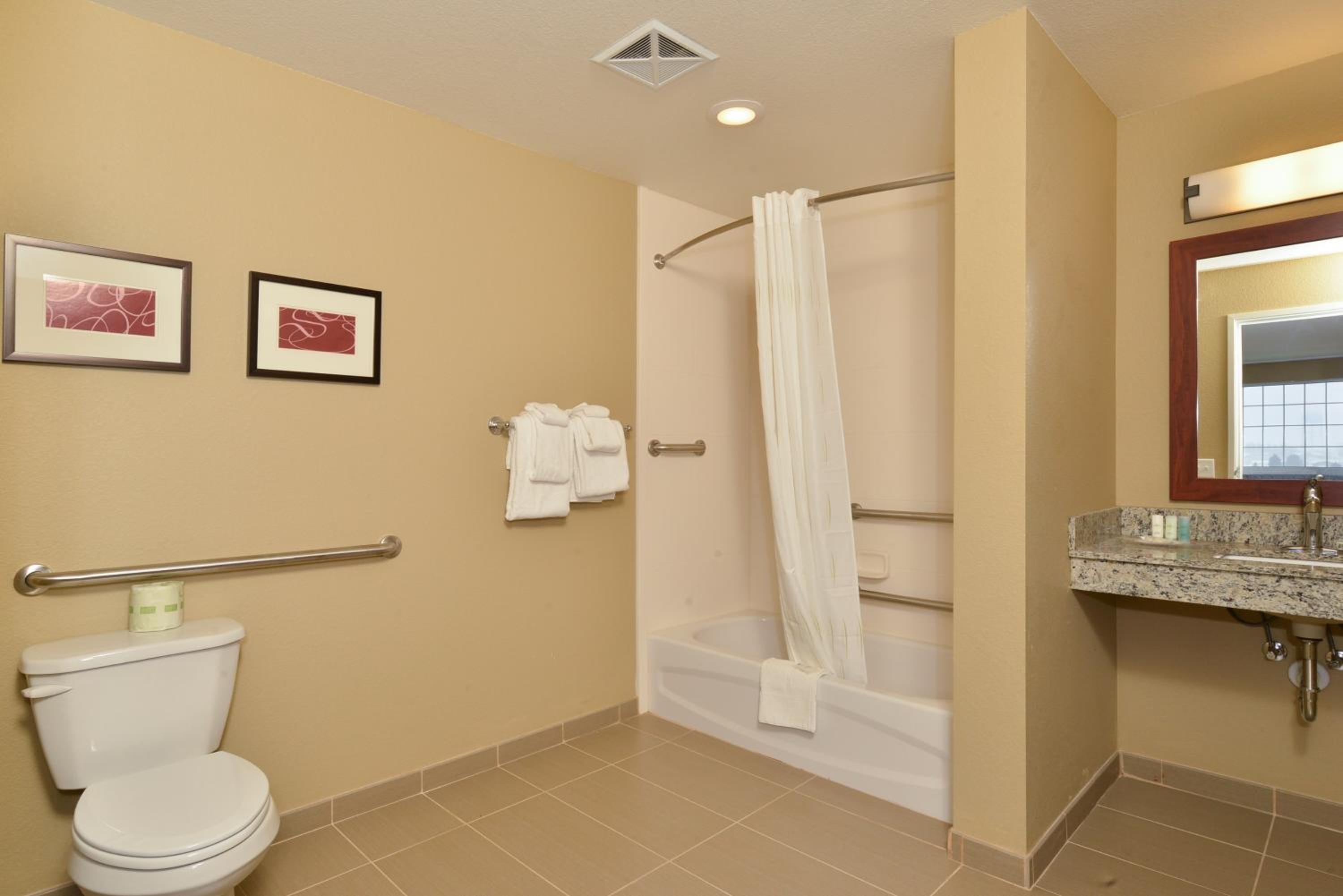 Queen Suite with Sofa Bed - Disability Access/Non-Smoking photo 2
