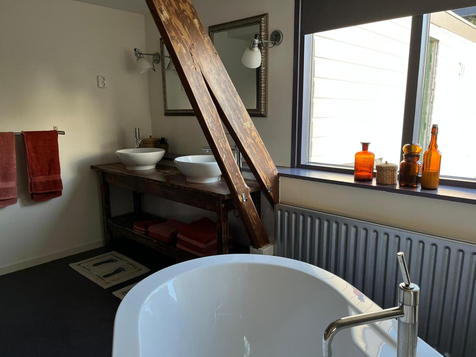 Deluxe Double Room with Bath photo 3