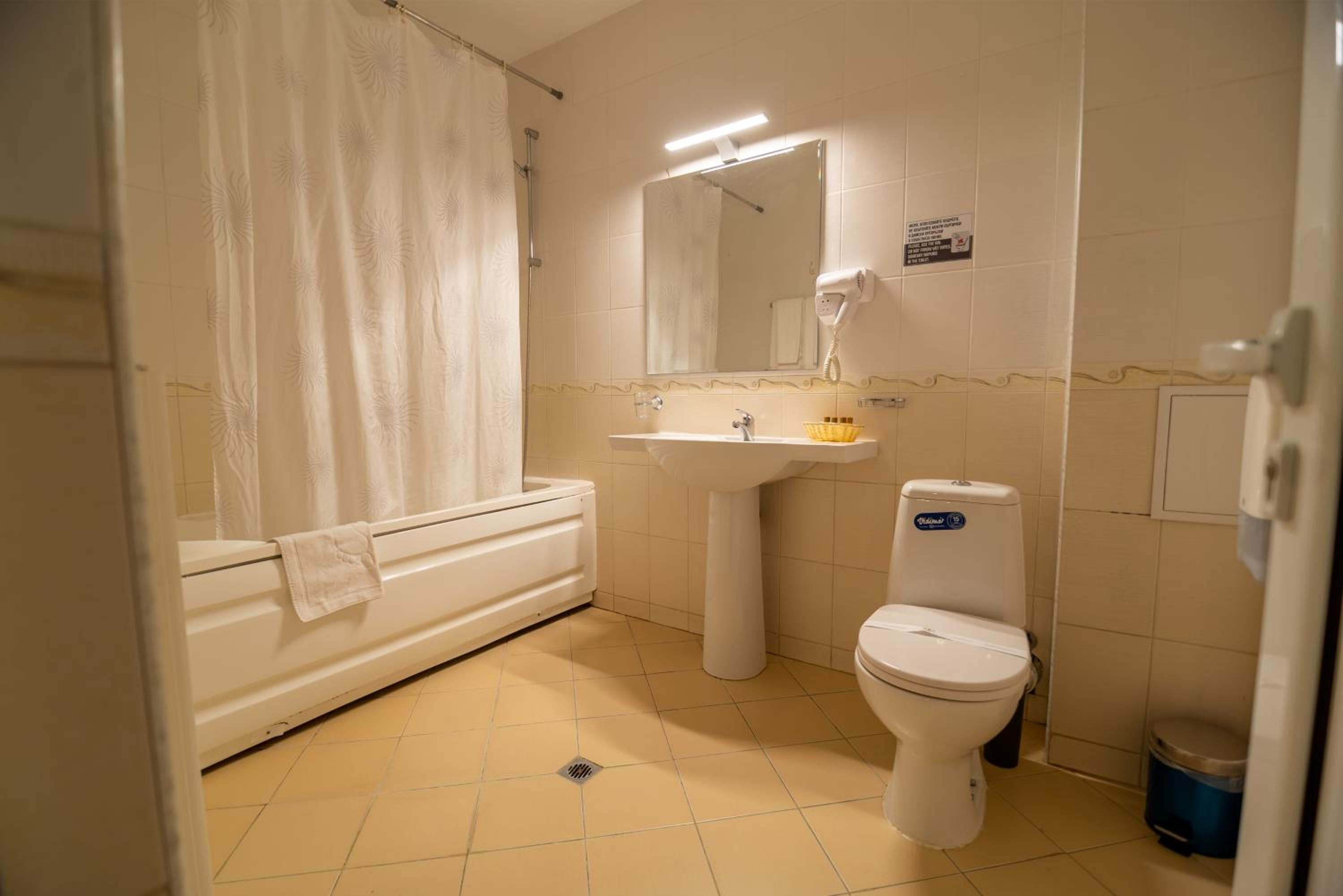 Standard Double or Twin Room with No balcony photo 3