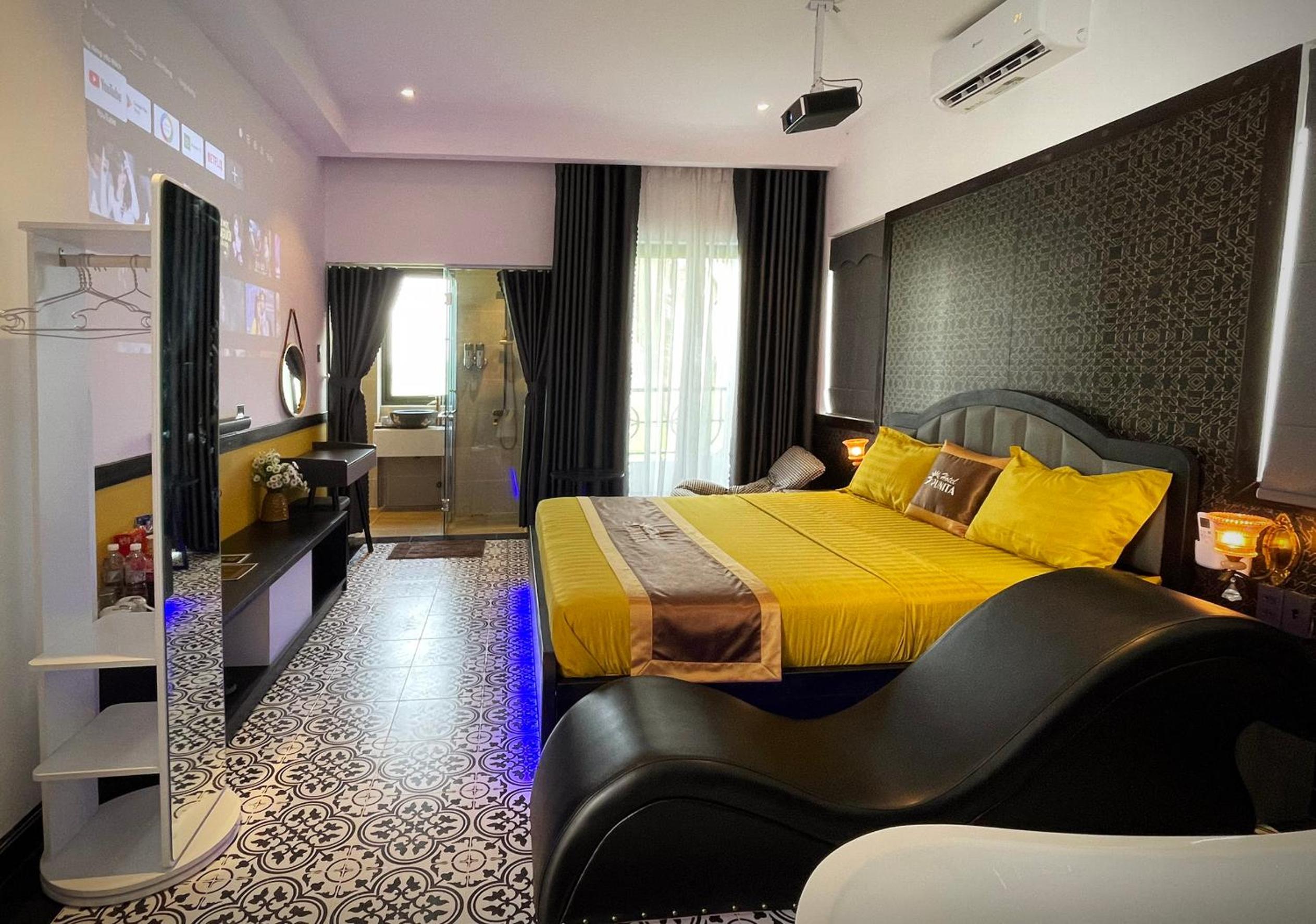 King Room with Spa Bath