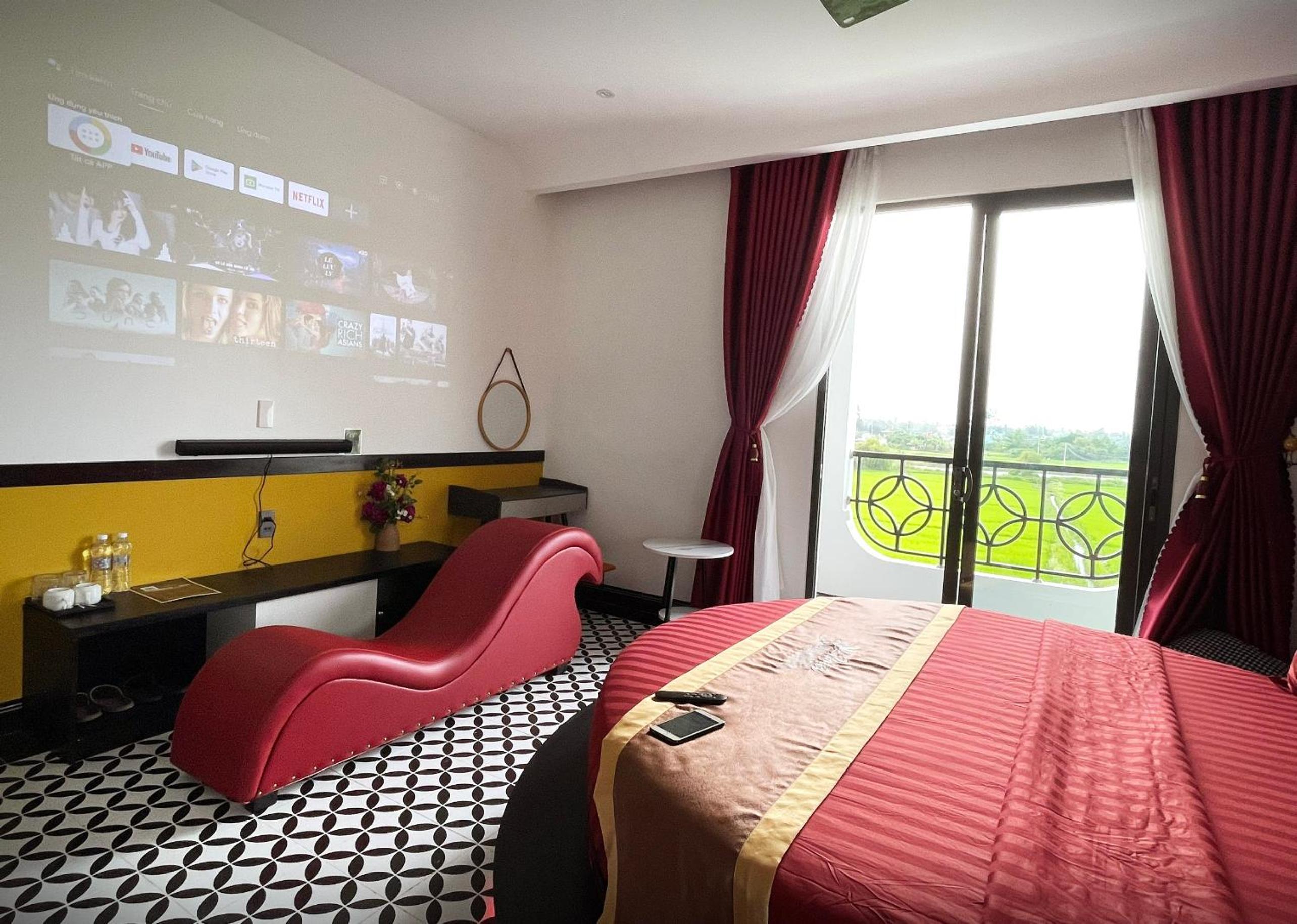 Deluxe Double Room with Balcony photo 3