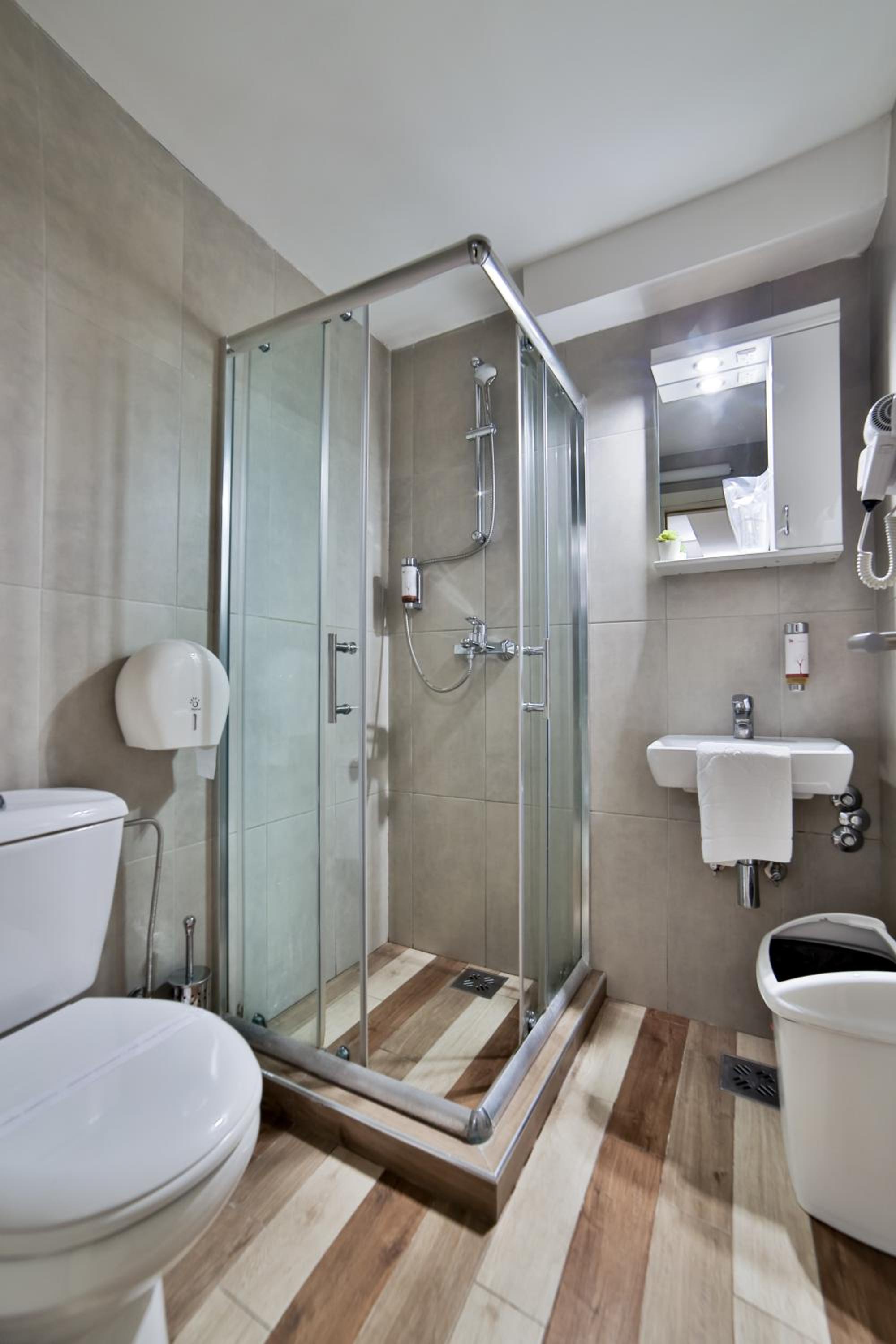 Standard Double or Twin Room - Photo 10