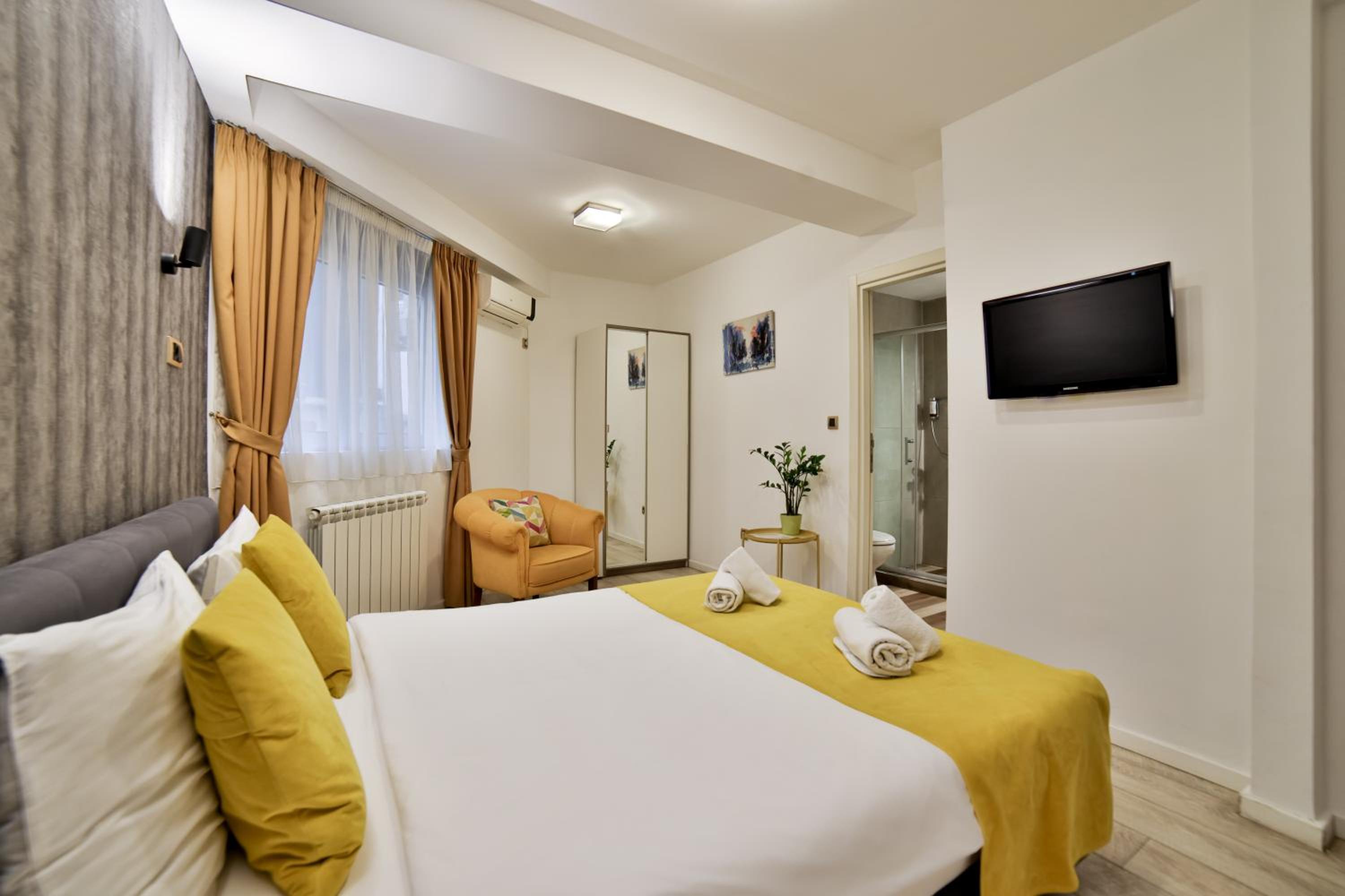 Standard Double or Twin Room - Photo 3