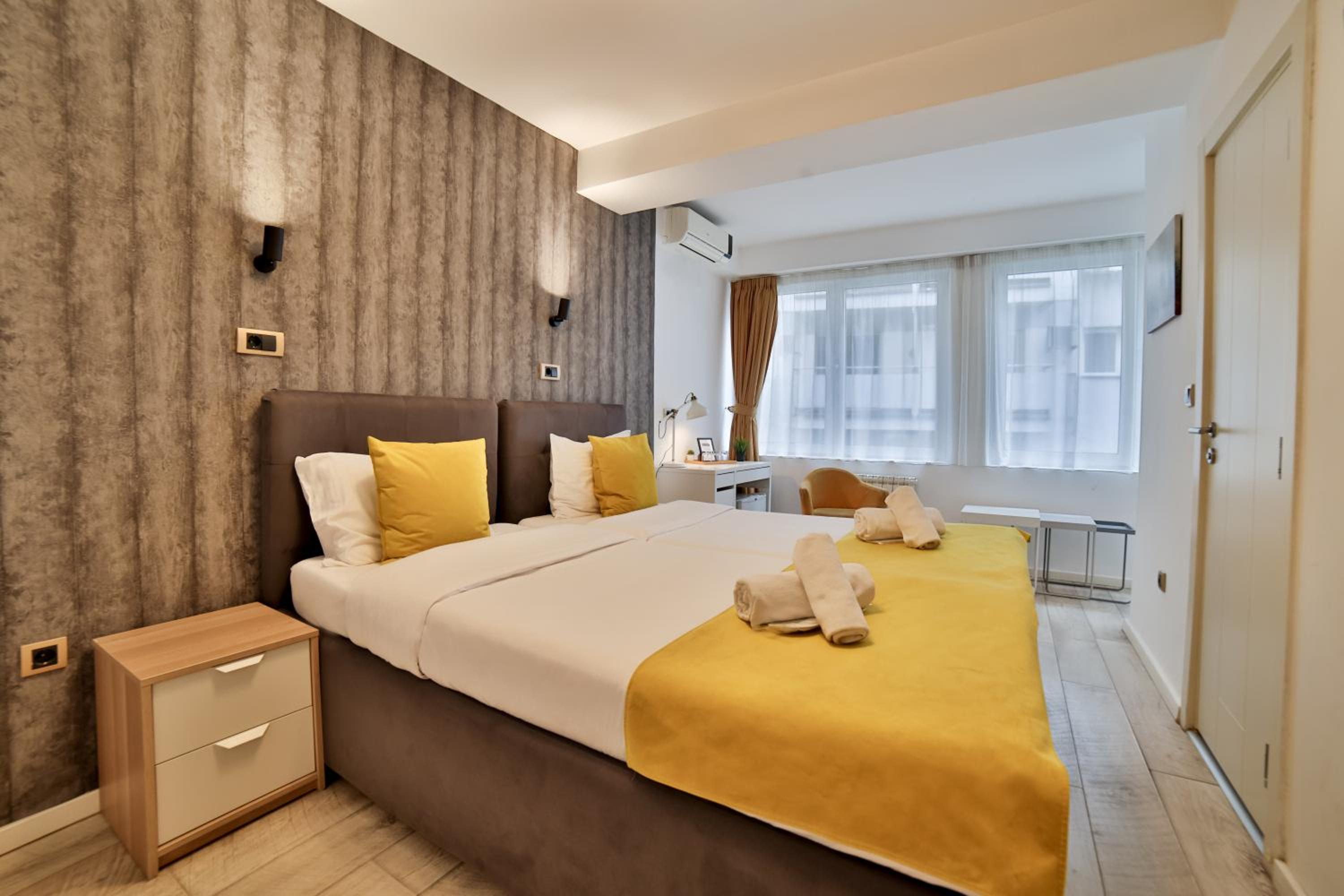 Standard Double or Twin Room - Photo 12