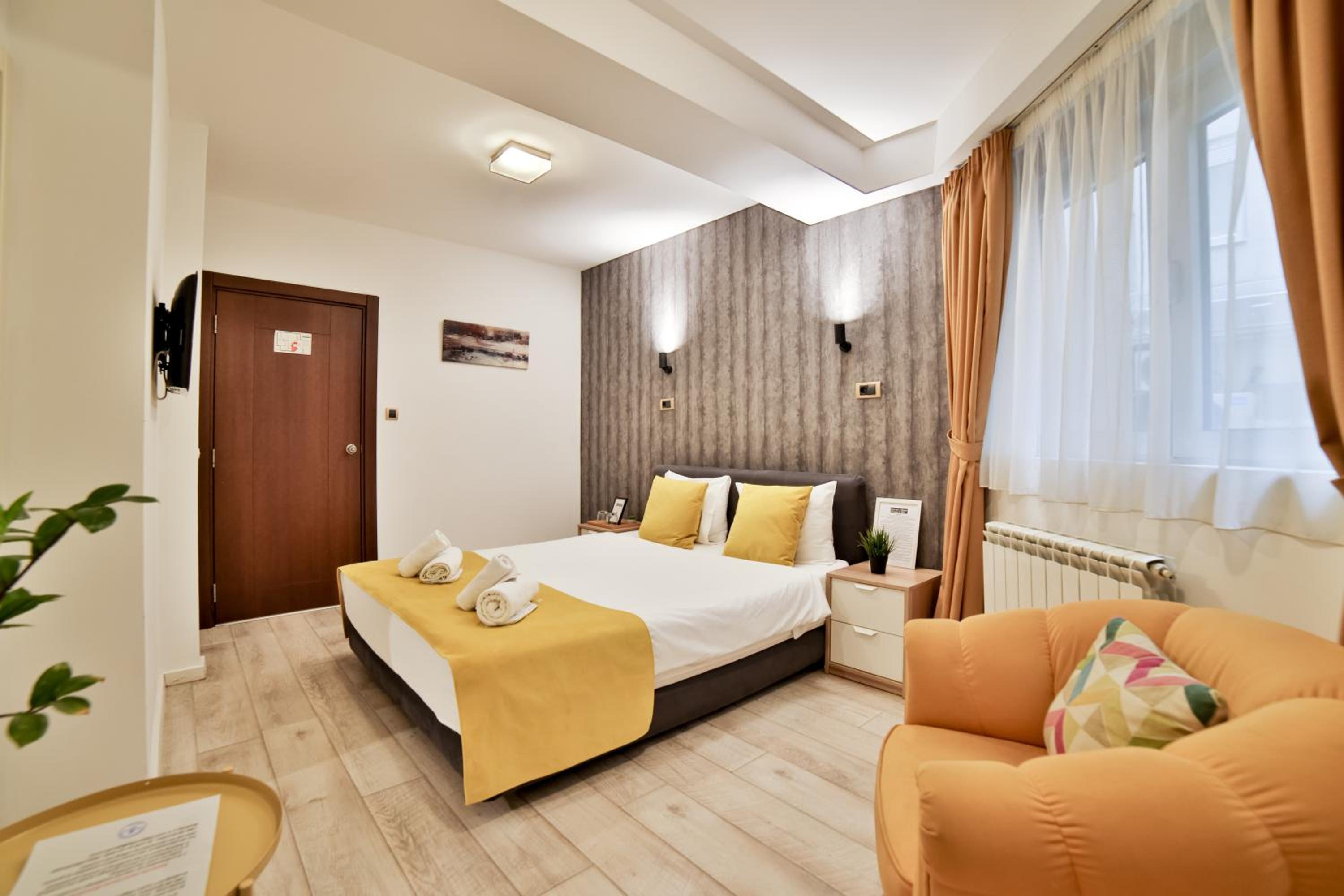 Standard Double or Twin Room - Photo 4