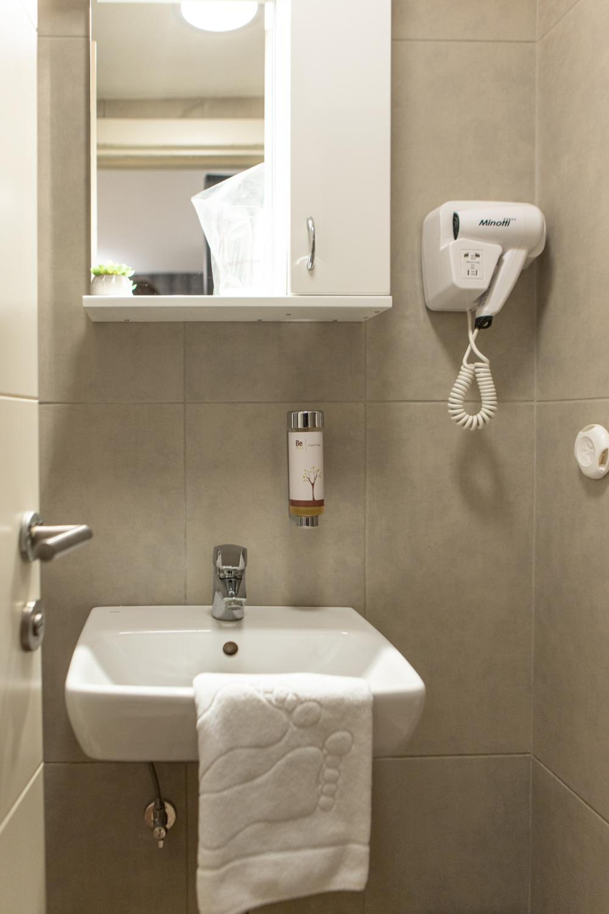 Standard Double or Twin Room - Photo 14
