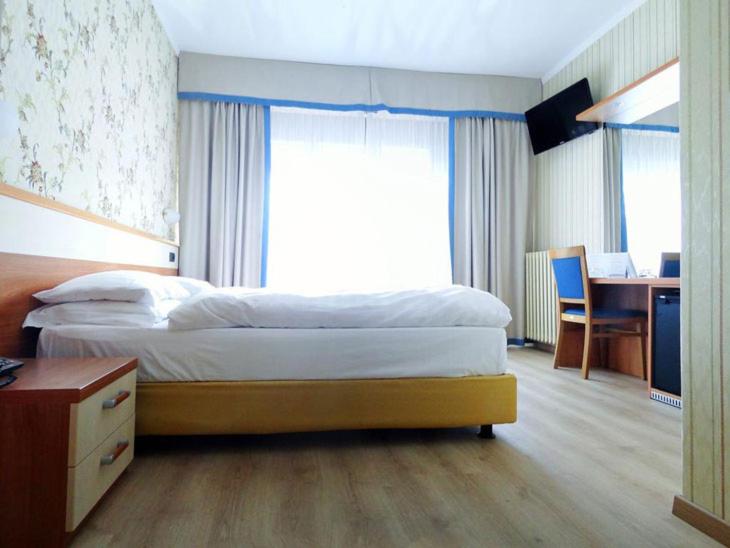 Double-Triple Room with Balcony and Lake View photo 1