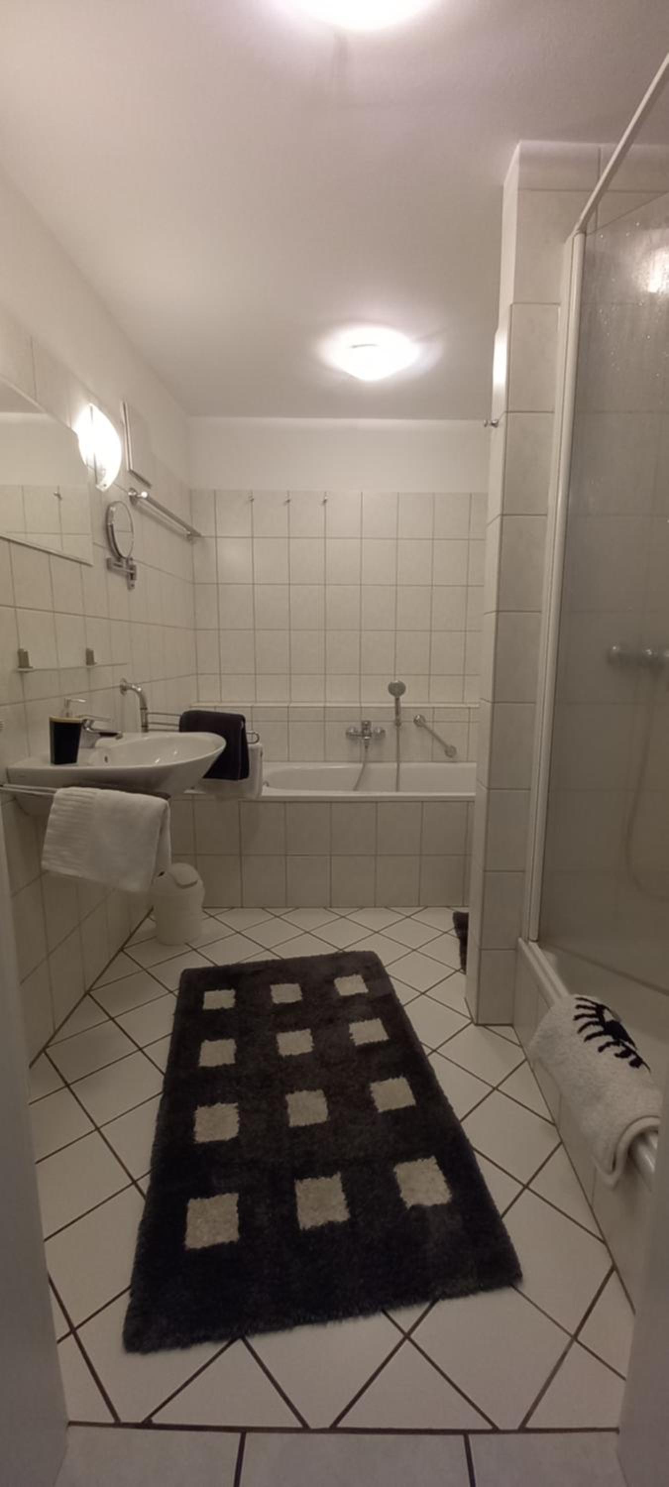 Two-Bedroom Apartment - Photo 9