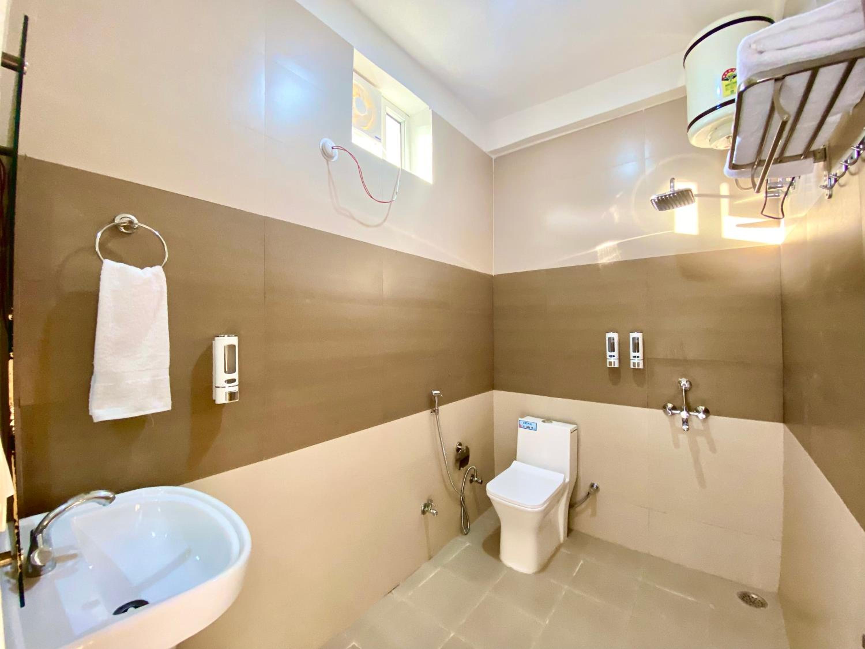 Deluxe Room - Photo 14