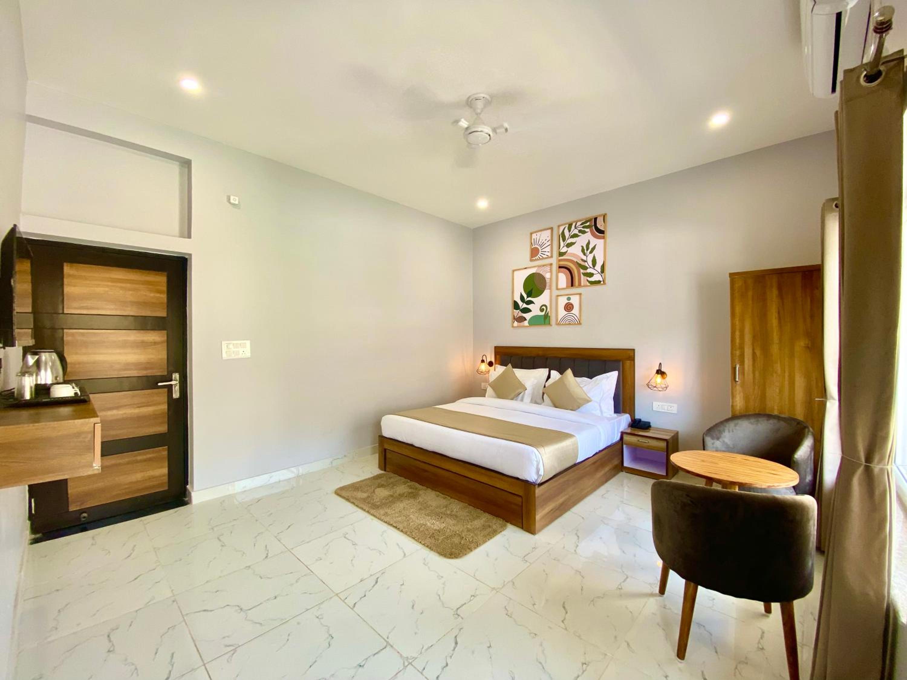 Deluxe Room - Photo 10